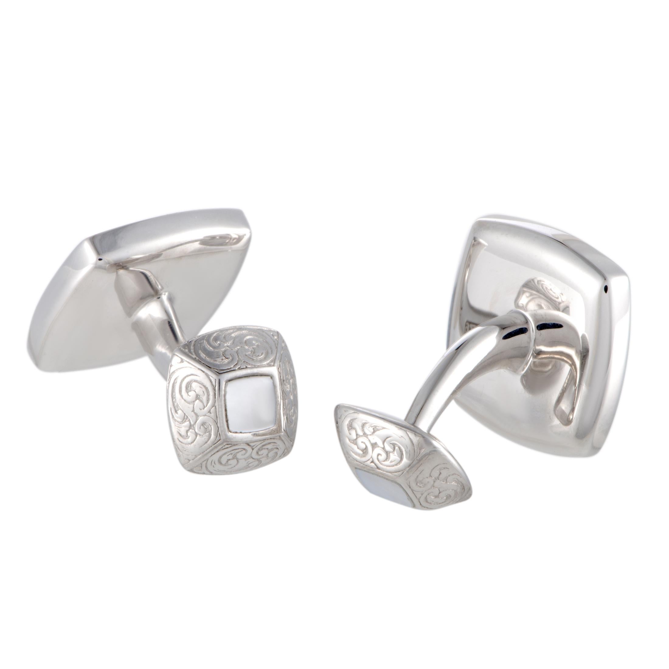 Boost the aesthetical value of your attire in a stunningly offbeat yet incredibly subtle manner with this exemplary pair of cufflinks that features bold, masculine design and exceptional craftsmanship quality. The cufflinks are presented by Stephen