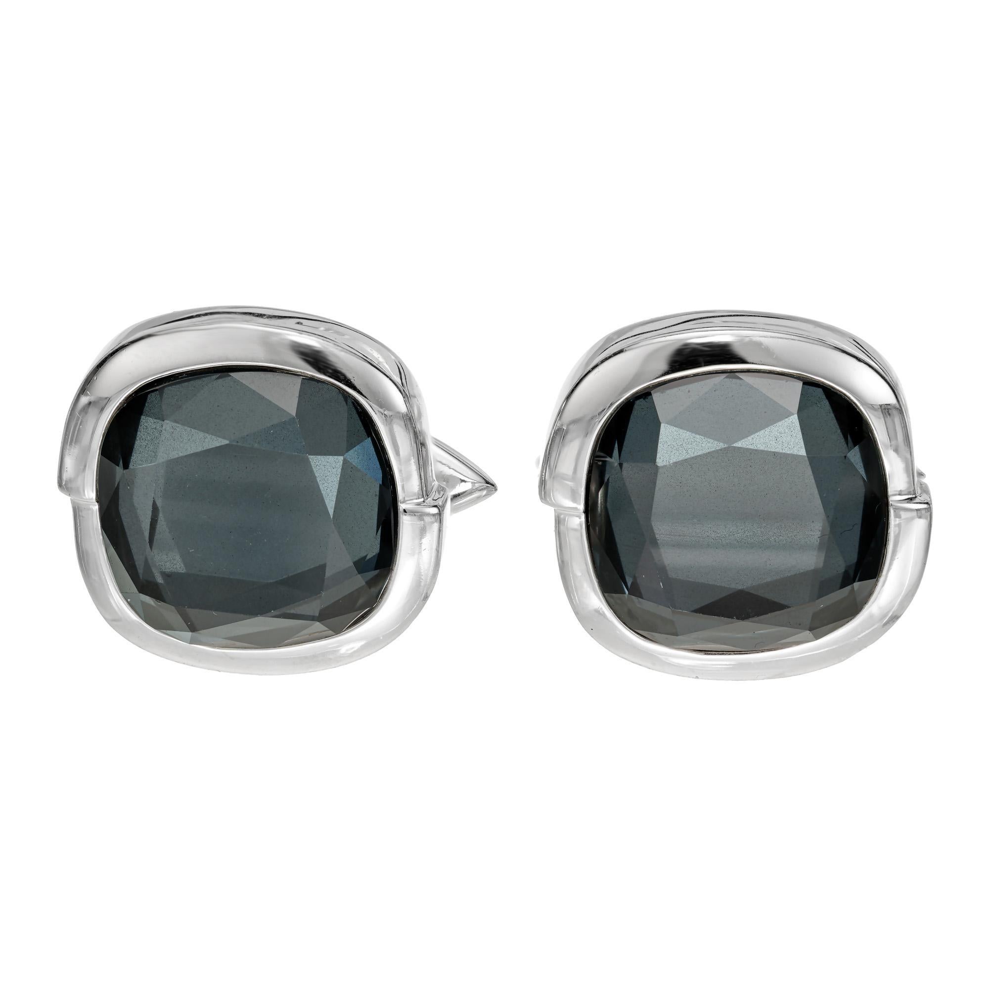 English designer Stephen Webster 18k white gold Hematite faceted cufflinks. 18k white gold Crystal Haze.

2 cushion Hematite, 13.71 x 13.98mm 
18k White Gold
Tested and stamped: 18k 
Hallmark: SW 13973 
27.3 grams 
Top to bottom: 24.47mm or .96 inch