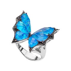 Stephen Webster, bague Fly by Night en cristal opalescent noir et diamants