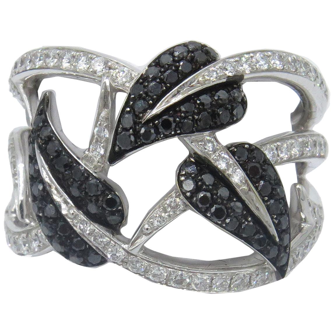 Stephen Webster "Fly By Night" White and Black Diamond 18 Karat Gold Ring For Sale