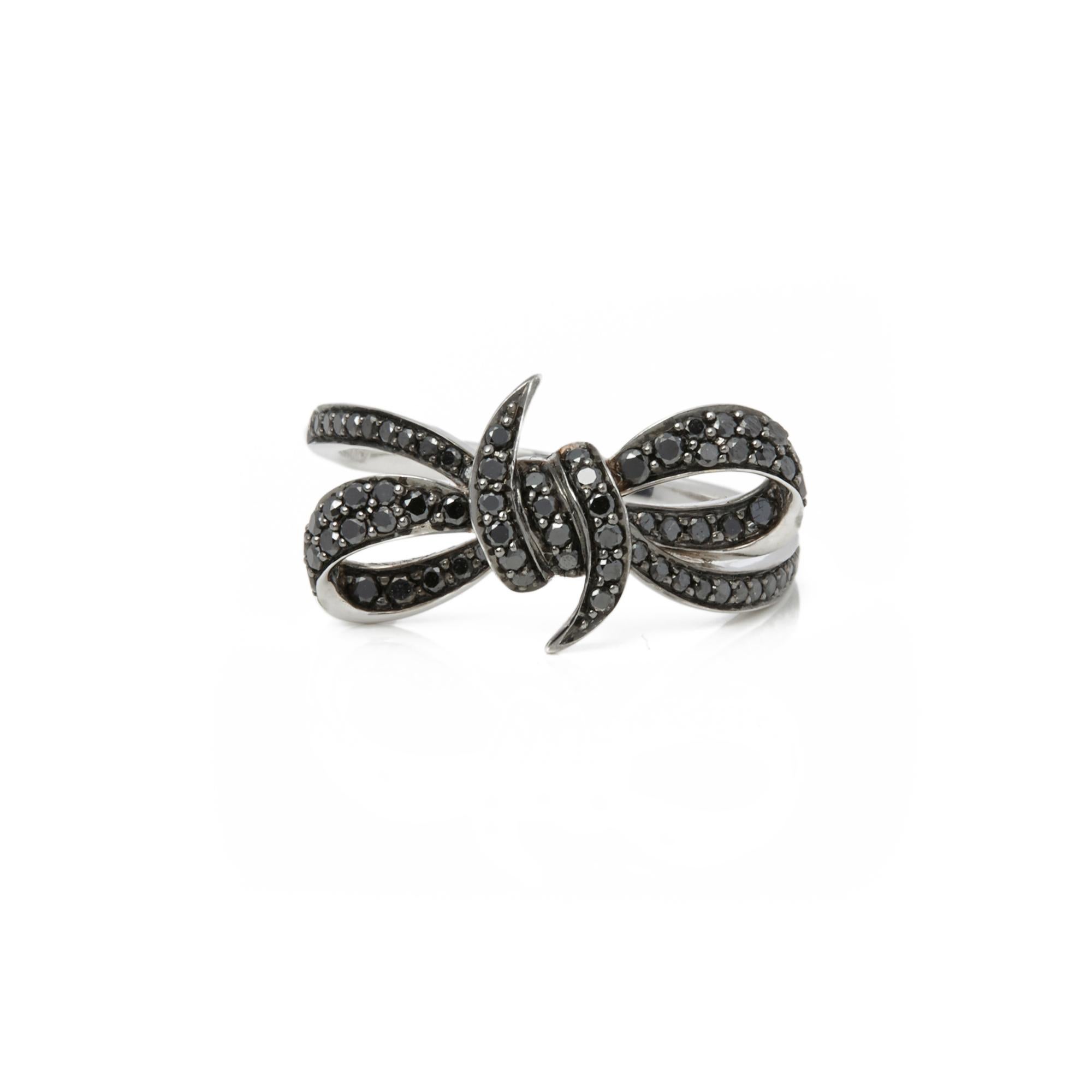 This ring by Stephen Webster is from his Forget me Knot collection and features pave set black diamonds. Set in white gold with signature band. Ring Size M. Complete with Xupes presentation box. Our Xupes reference is COMJ435 should you need to
