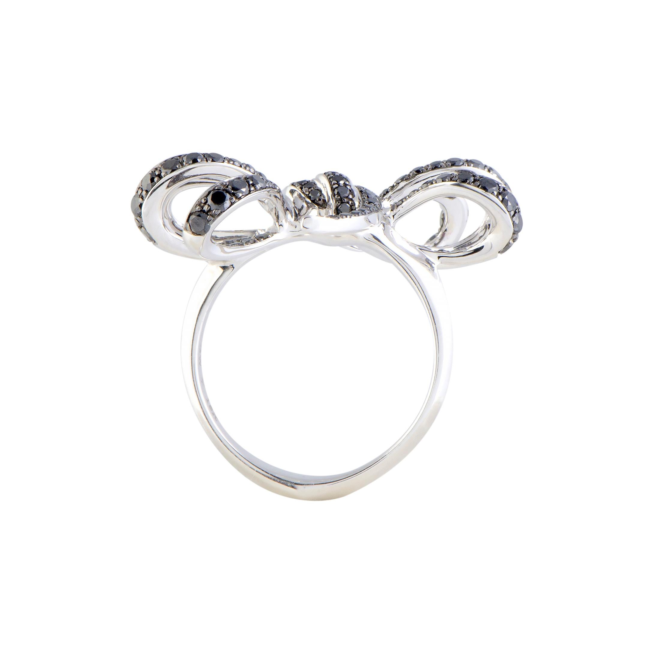 Eye-catching offbeat design and exquisitely fashionable appeal make this stunning ring from Stephen Webster a noteworthy addition to the spectacular “Forget Me Knot” collection. The ring is made of prestigious 18K white gold and set with captivating