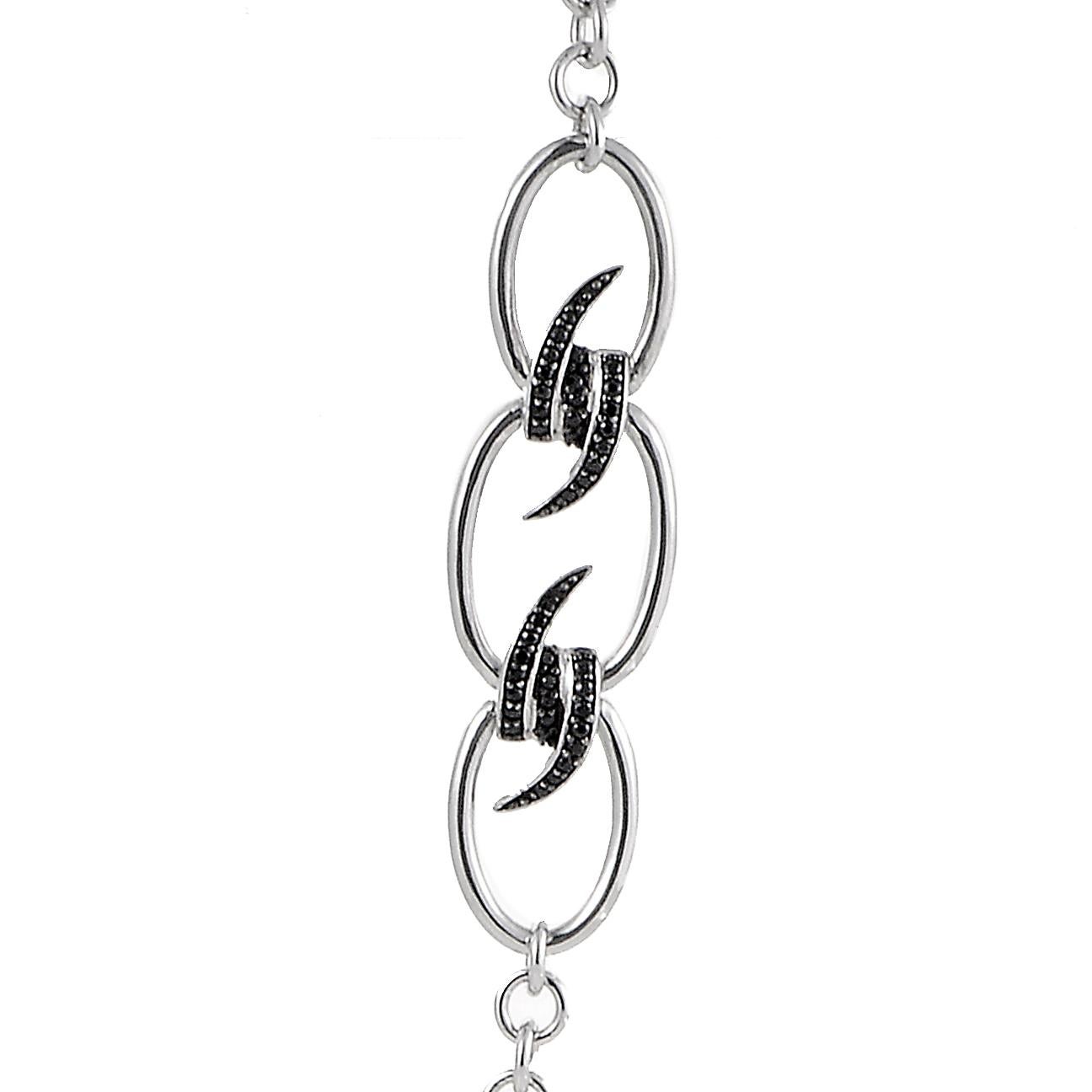 This Stephen Webster necklace from the ingenious Forget Me Knot collection is made of white rhodium-plated silver and boasts offbeat decorative segments set with 1.55 carats of striking black sapphires.