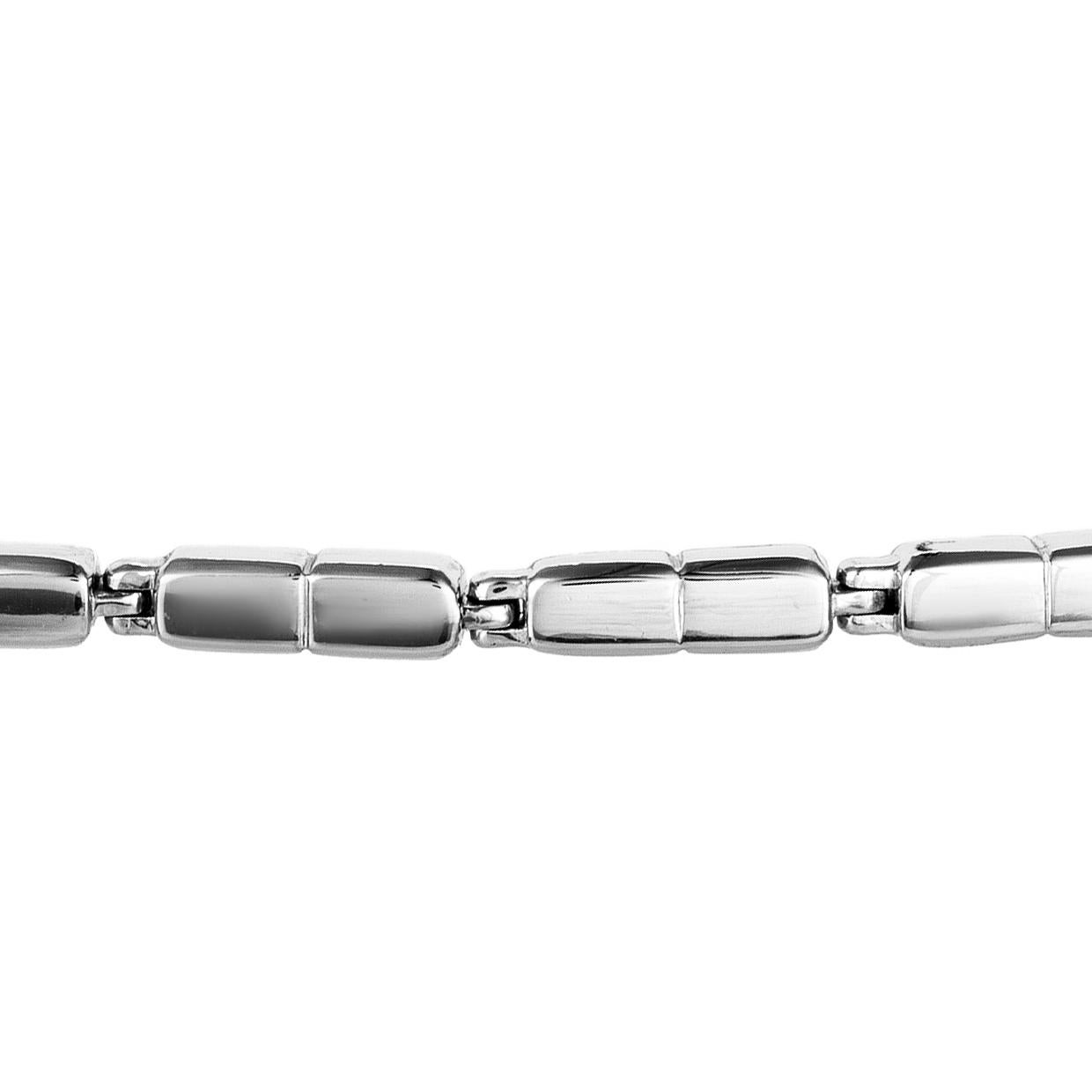 Timeless elegance, tasteful subtlety and sophisticated simplicity are clearly seen as main principles in designing this sumptuous bracelet from Stephen Webster which is made of impeccably gleaming white rhodium-plated silver.