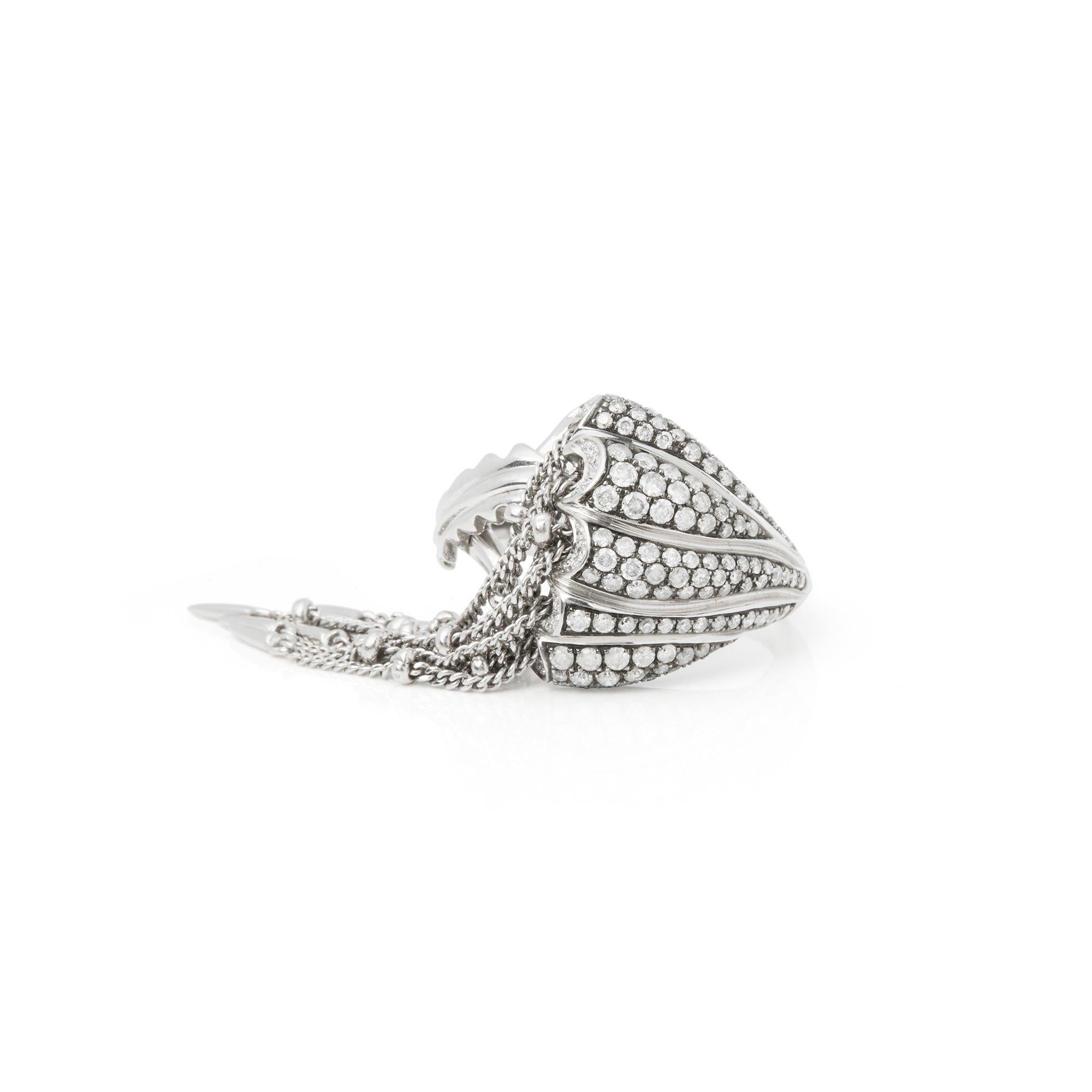 This ring by Stephen Webster is from his Jewels Verne collection and features 124 round cut white diamonds in the form of a jellyfish. Set in white gold with signature band. Complete with Xupes presentation box. Our Xupes reference is COMJ391 should