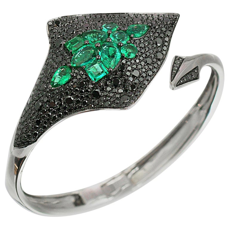 Stephen Webster Jewels Verne Emerald and Diamond Stingray White Gold  Bracelet at 1stDibs