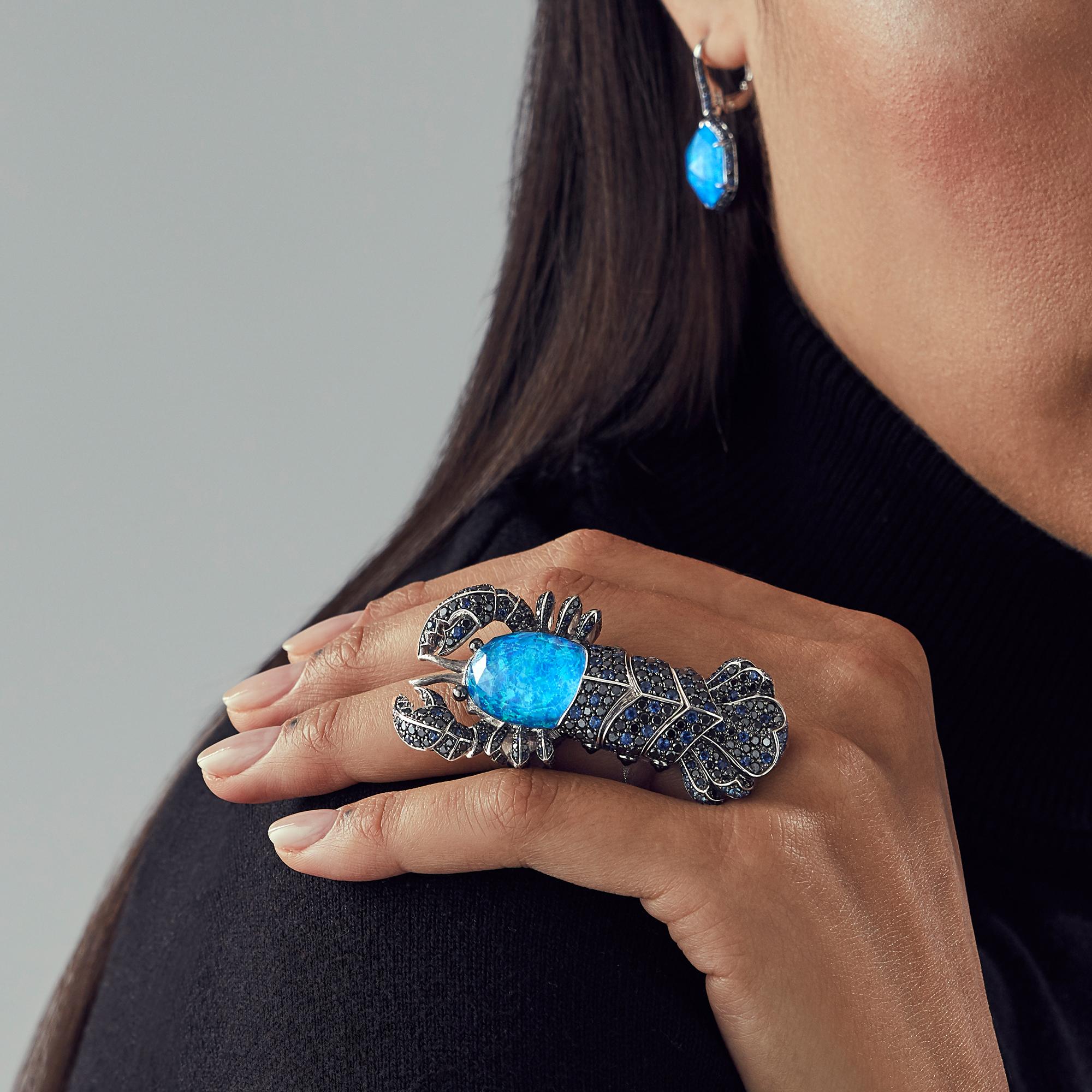 Im Angebot: Stephen Webster Jewels: Verne Lobster Crystal Haze Langer Finger 18 Karat Goldring () 2