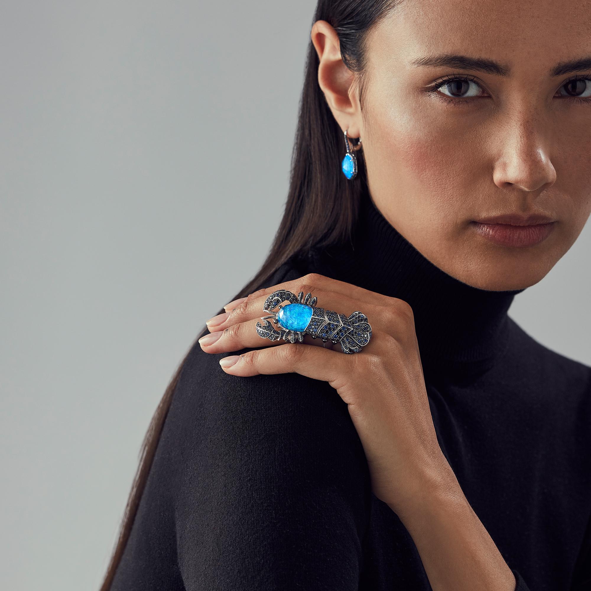 Im Angebot: Stephen Webster Jewels: Verne Lobster Crystal Haze Langer Finger 18 Karat Goldring () 3