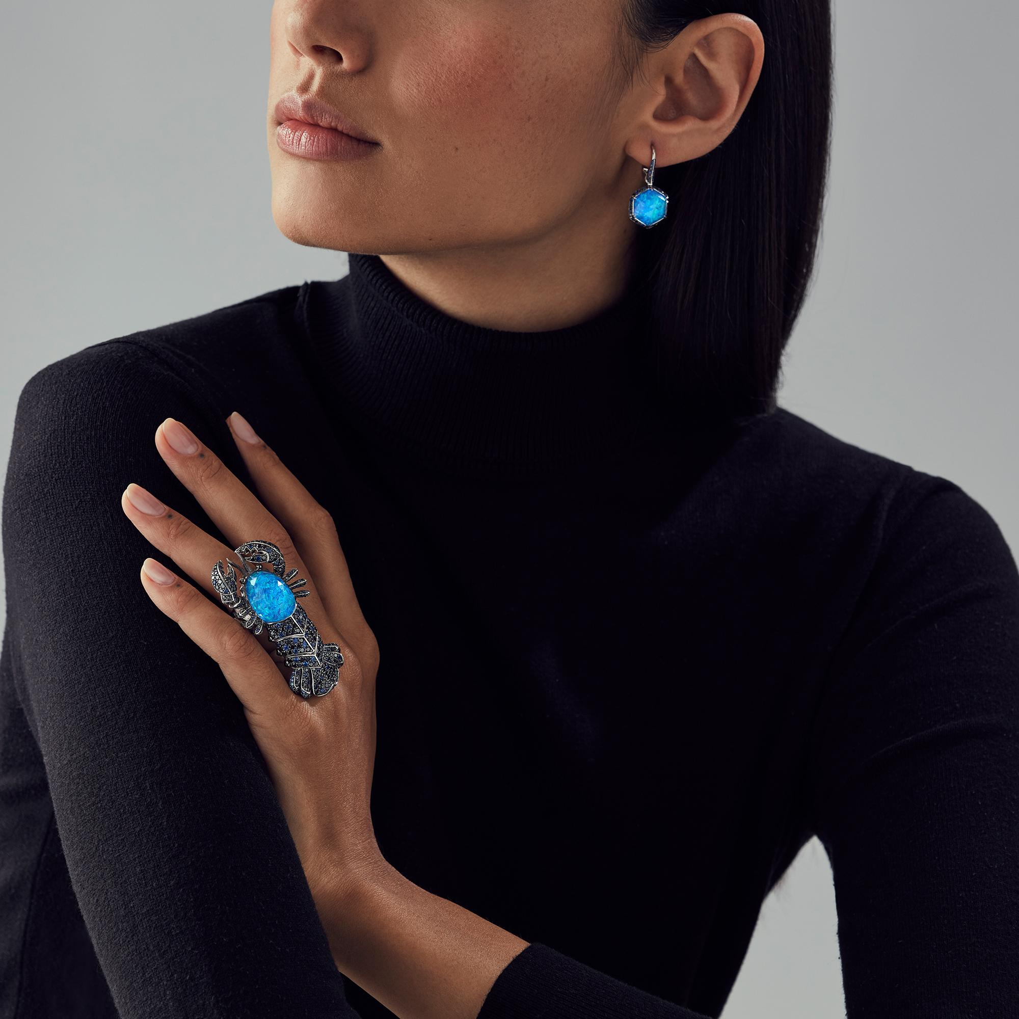 Im Angebot: Stephen Webster Jewels: Verne Lobster Crystal Haze Langer Finger 18 Karat Goldring () 9