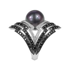 Stephen Webster Anello con perle di Tahiti, diamanti bianchi e neri, Lady Stardust