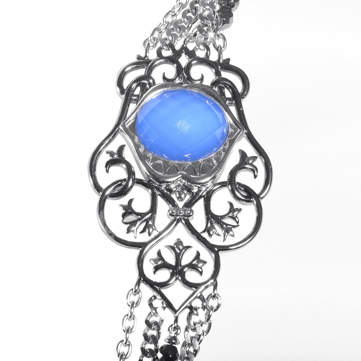 The majestic shark jaw motifs and delightful filigree patterns that complement the blue agate, hematite and quartz stones weighing in total 18.50 carats produce a spell-binding effect in this marvelous necklace of the highly revered Les Dents De La