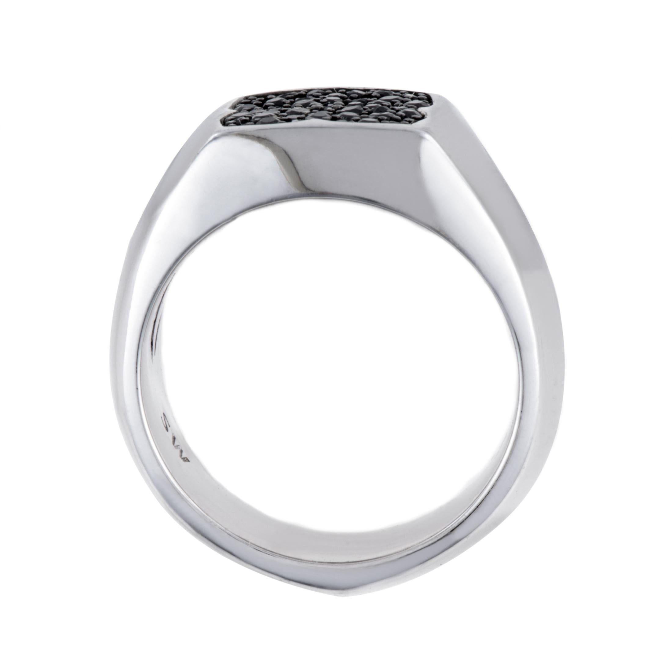 Elegant, attractive and magnificently tasteful, this exquisite ring from Stephen Webster is another superb item from the brilliant 'Rayman' collection. Brilliantly crafted from the spotlessly gleaming white rhodium-plated silver and spectacularly
