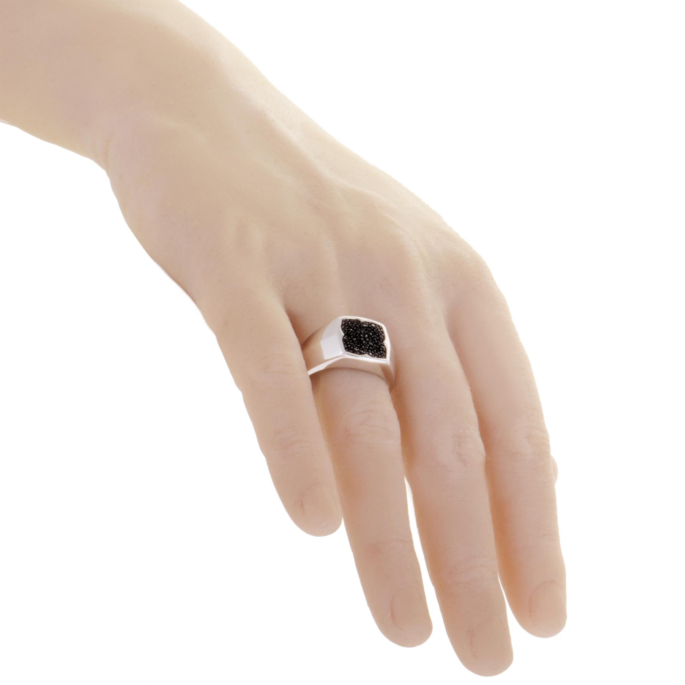 Stephen Webster Rayman Men's Silver and Black Sapphire Pave Signet Ring In New Condition In Southampton, PA