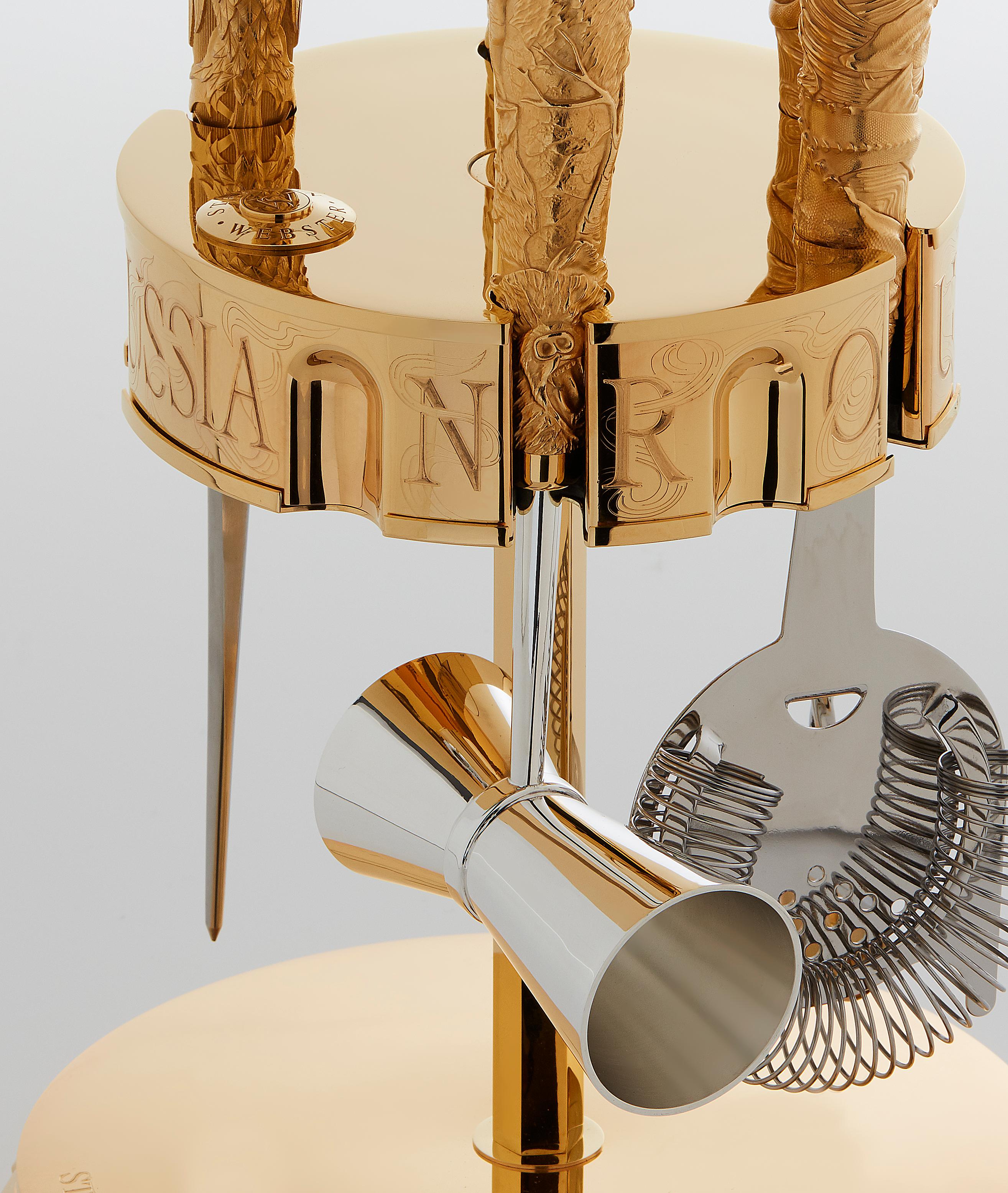Kit d'outils rotatifs pour la roulette russe ; fabriqué en bronze et en vermeil d'or jaune 18ct, serti d'une citrine Crystal Haze.

Bronze avec vermeil en or jaune 18ct. Les outils comprennent :
- Filtre à cocktail Sturgeon Whale avec Crystal Haze