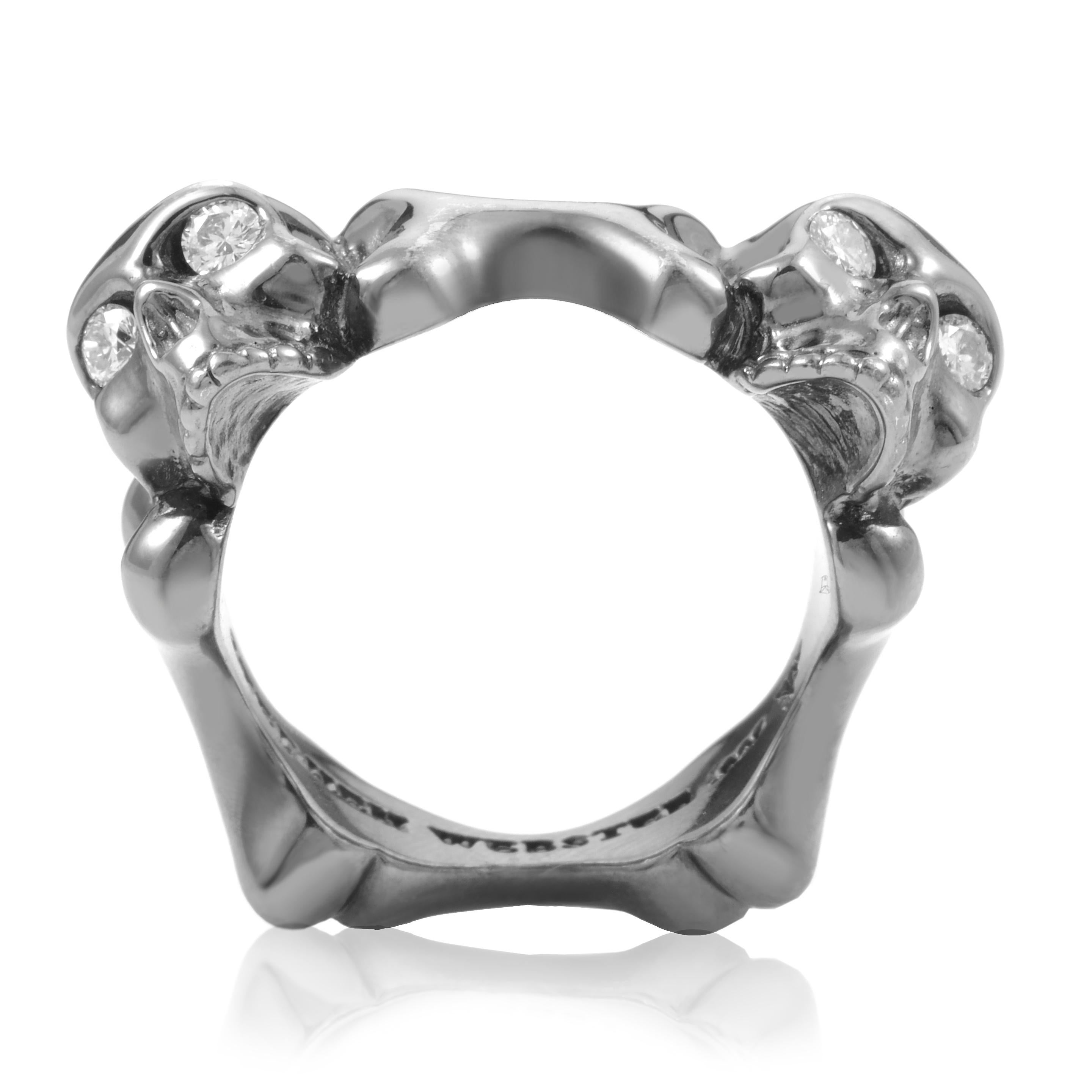 Gleaming in an exceptional manner and flowing smoothly to create a wonderfully offbeat shape with two skulls providing a strong visual effect, the silver in this fantastic ring offers a stunningly masculine appearance. The ring is presented within