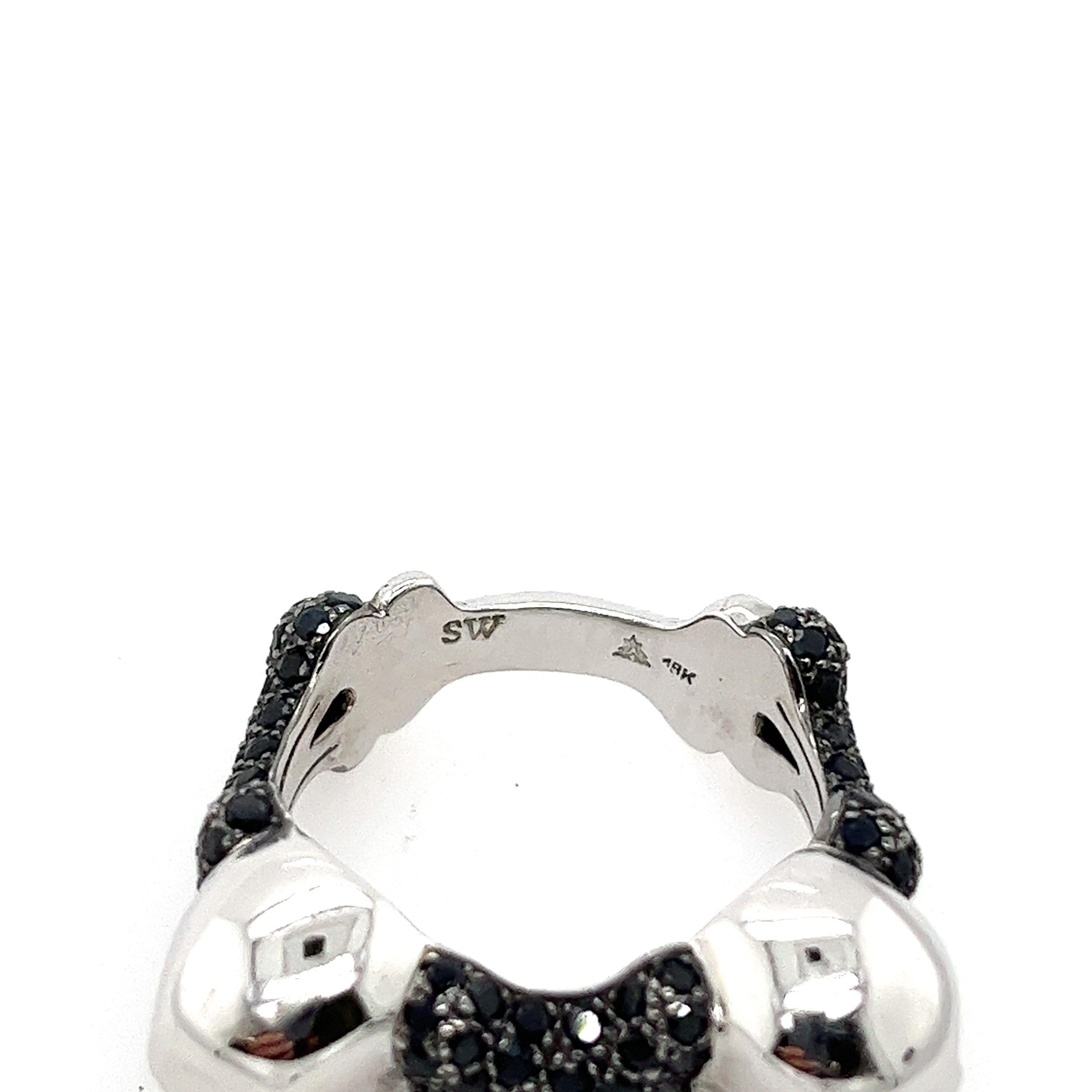 Ohrring mit Totenkopf und Knochen von Stephen Webster mit schwarzem Saphir und Rubin (Moderne)