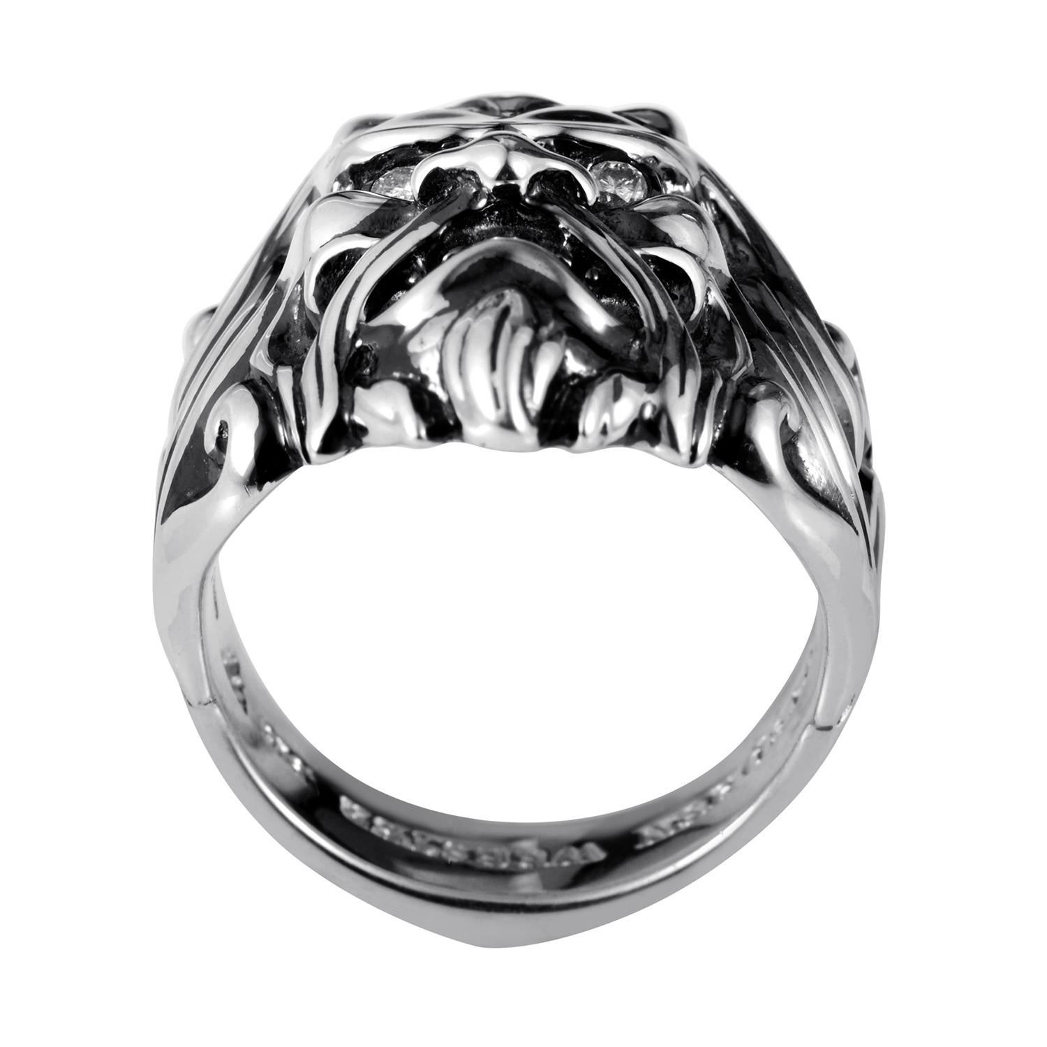Mystic old-world strength lends its power to modern style with this distinctly masculine men's ring by Stephen Webster. The striking Japanese warrior mask is made of finely crafted sterling silver with dazzling diamond eyes totaling 0.10ct.<Br/>Ring