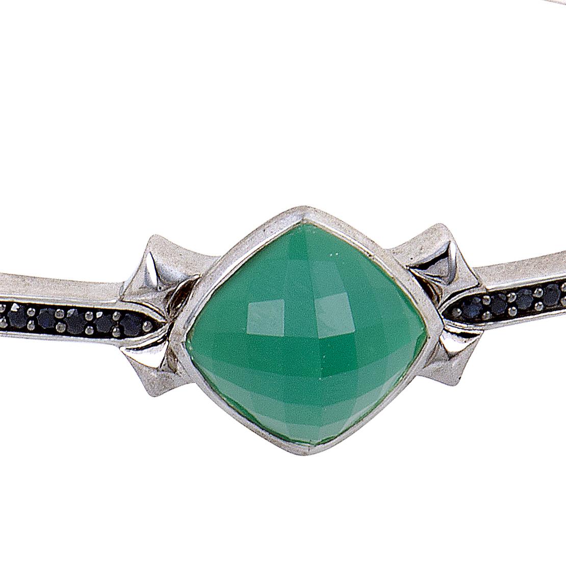 Lined along the slim shape of splendid white rhodium-plated silver, the exquisitely set black spinels totaling 0.27ct lead the eye up to the marvelous synthesized chrysoprase and quartz in this exceptional bangle from Stephen Webster's Superstud