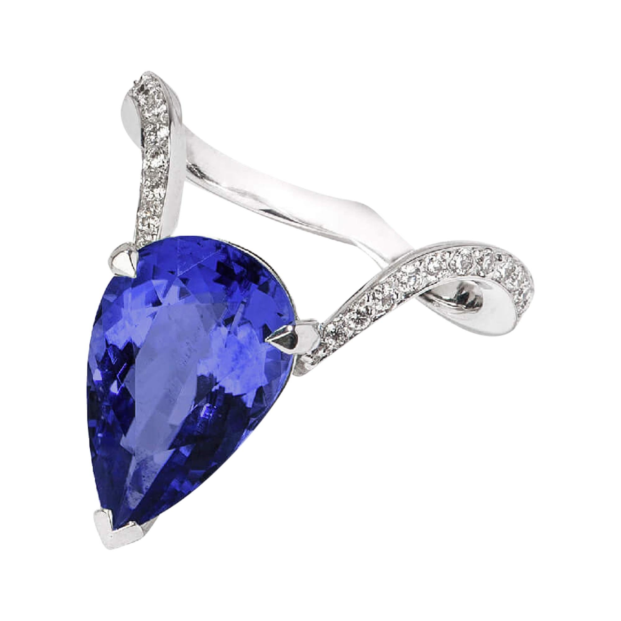 Stephen Webster Tanzanite and White Diamond Pavé 18 Carat Gold Cocktail Ring