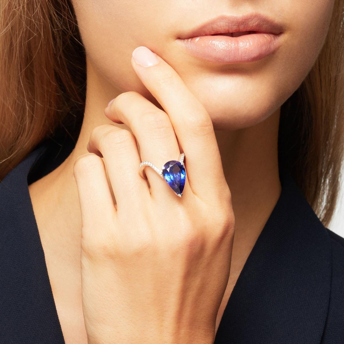 Contemporary Stephen Webster Tanzanite and White Diamond Pavé 18 Carat Gold Cocktail Ring
