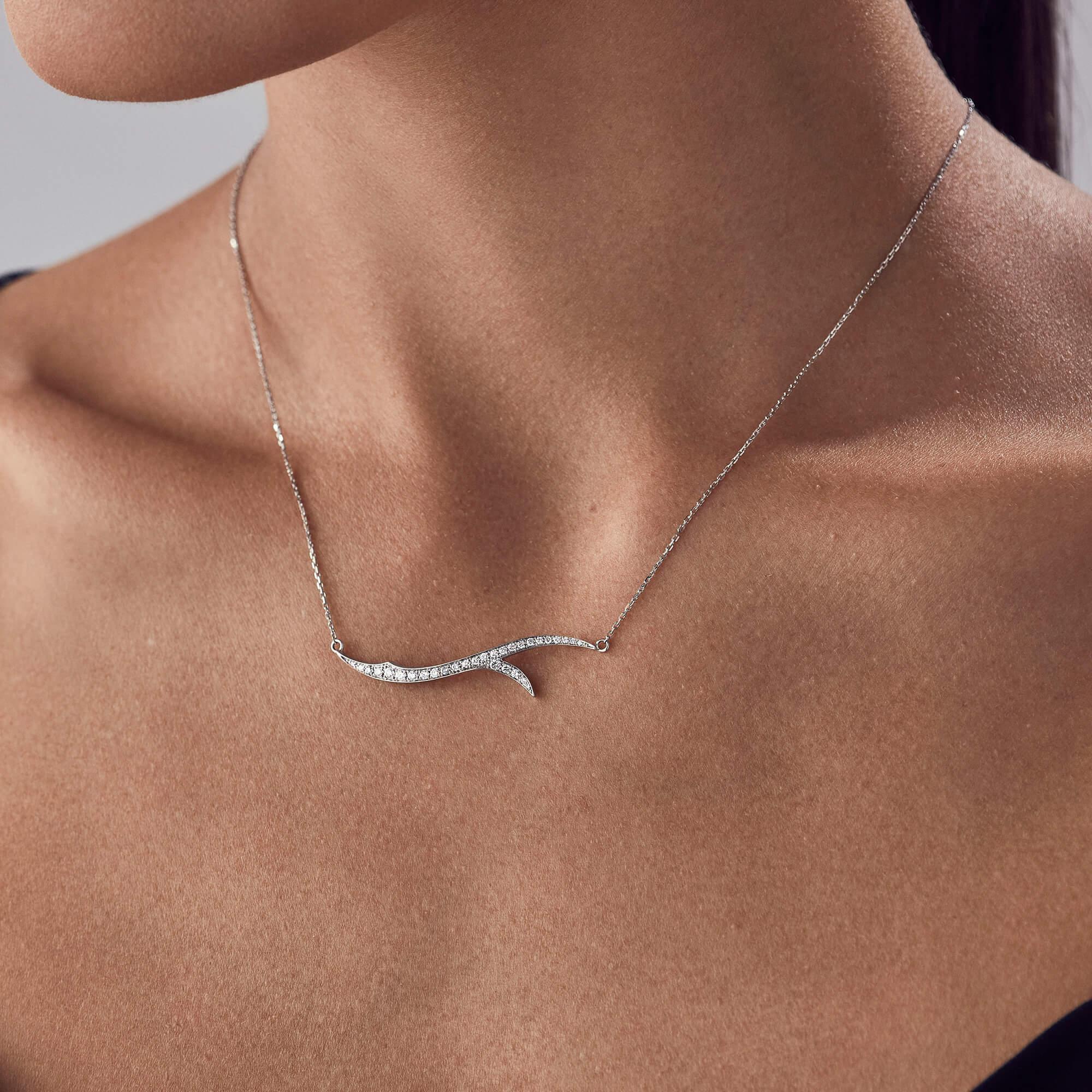 Contemporary Stephen Webster Thorn 18ct White Gold and '0.27ct' White Diamond Stem Necklace For Sale