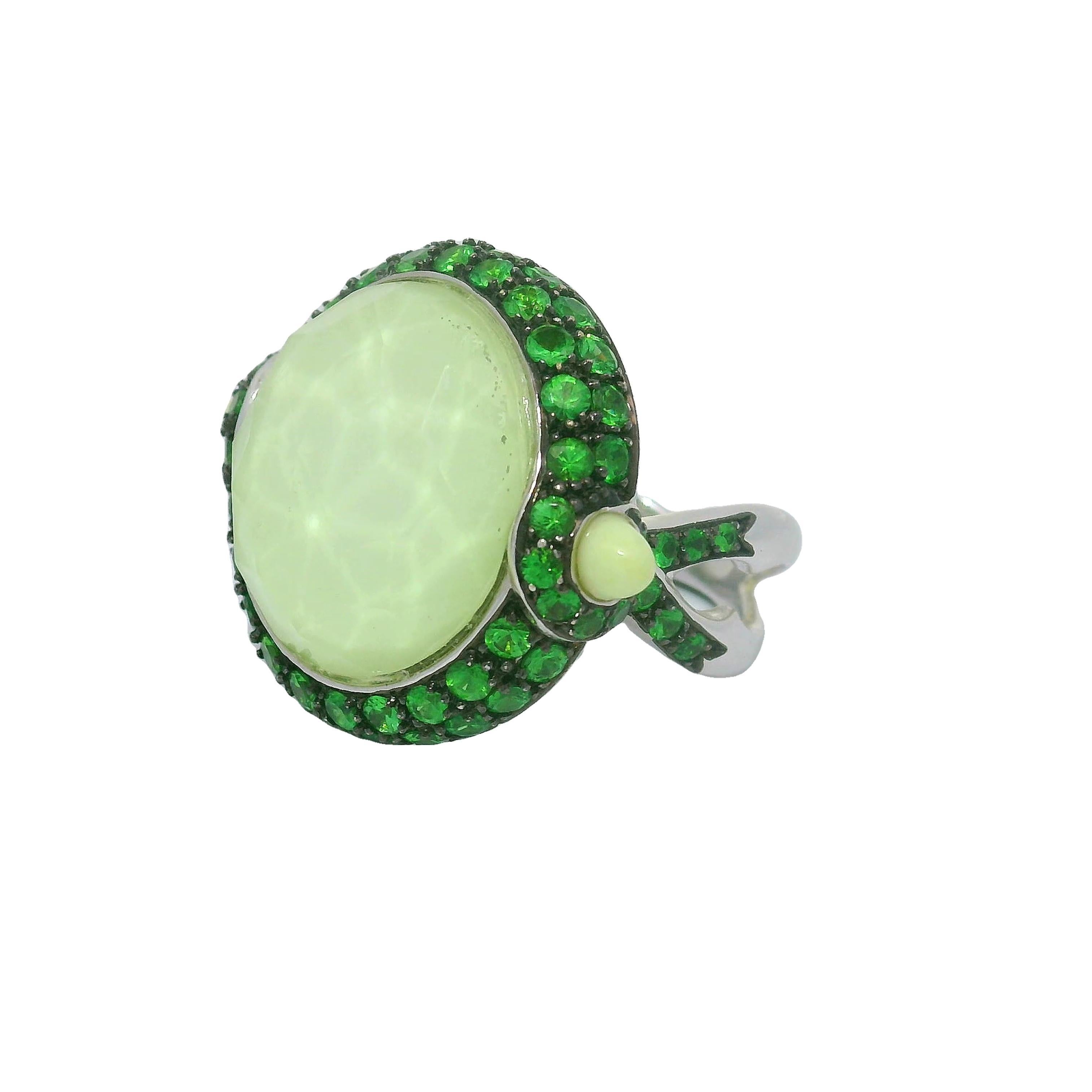 Stephen Webster, bague en or blanc 18 carats, grenat tsavorite et quartz Excellent état - En vente à Beverly Hills, CA