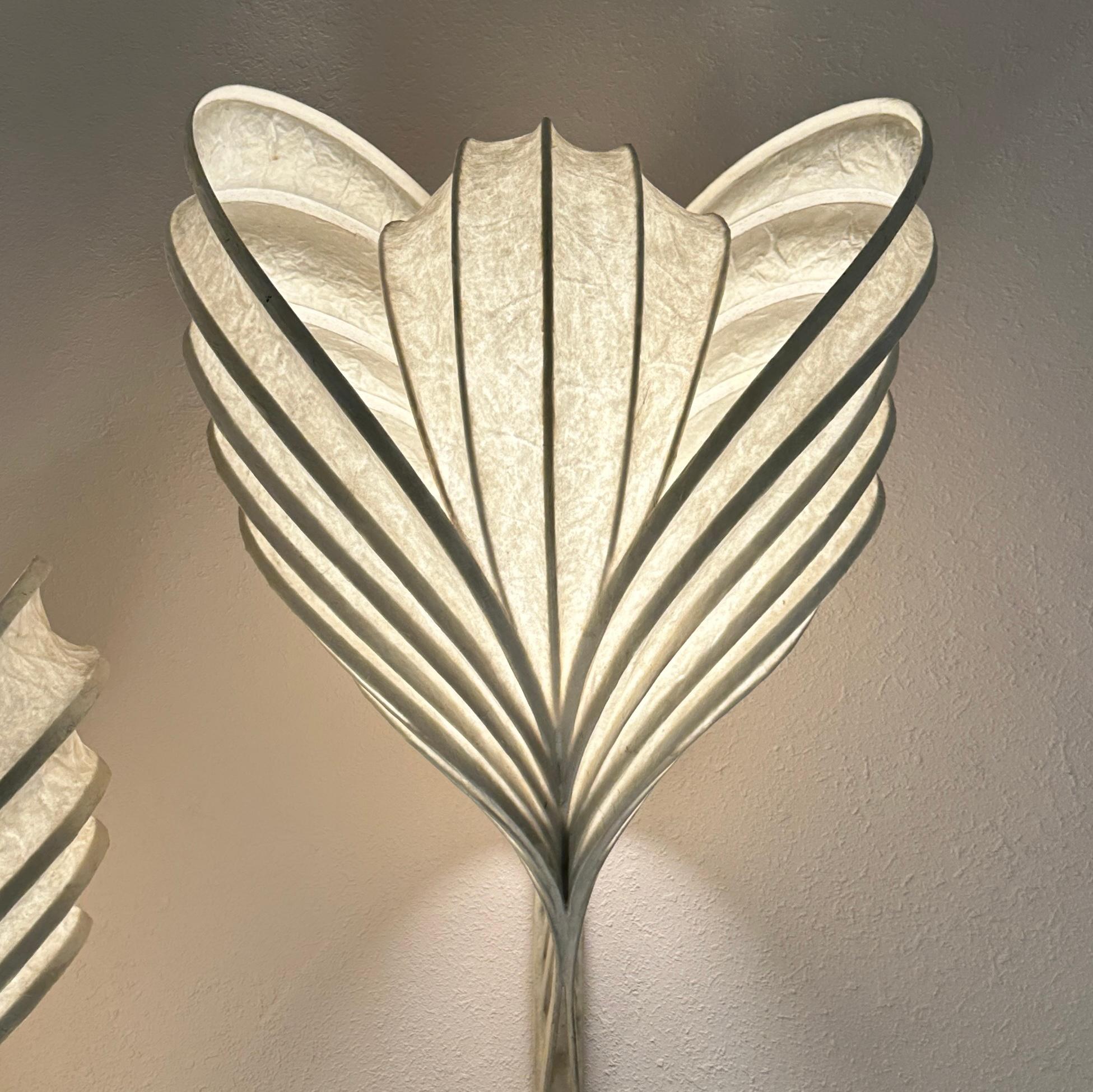 Américain Paire d'appliques lumineuses sculpturales de Stephen White Eugene, Oregon, vers les années 2000 en vente