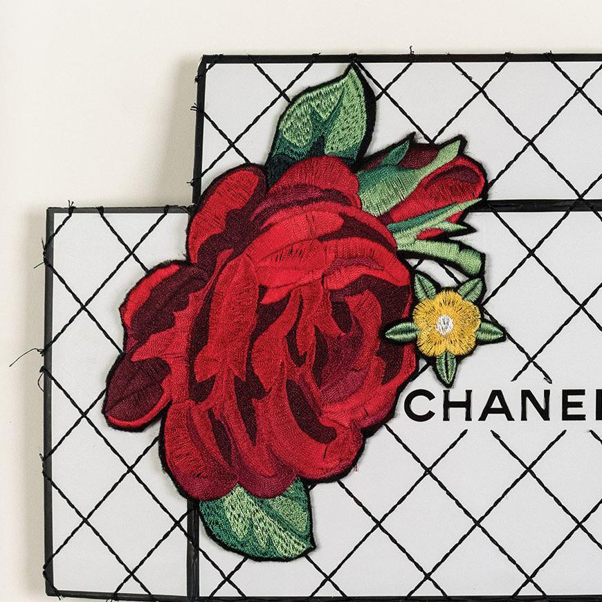 Red Rose - Chanel en vente 1