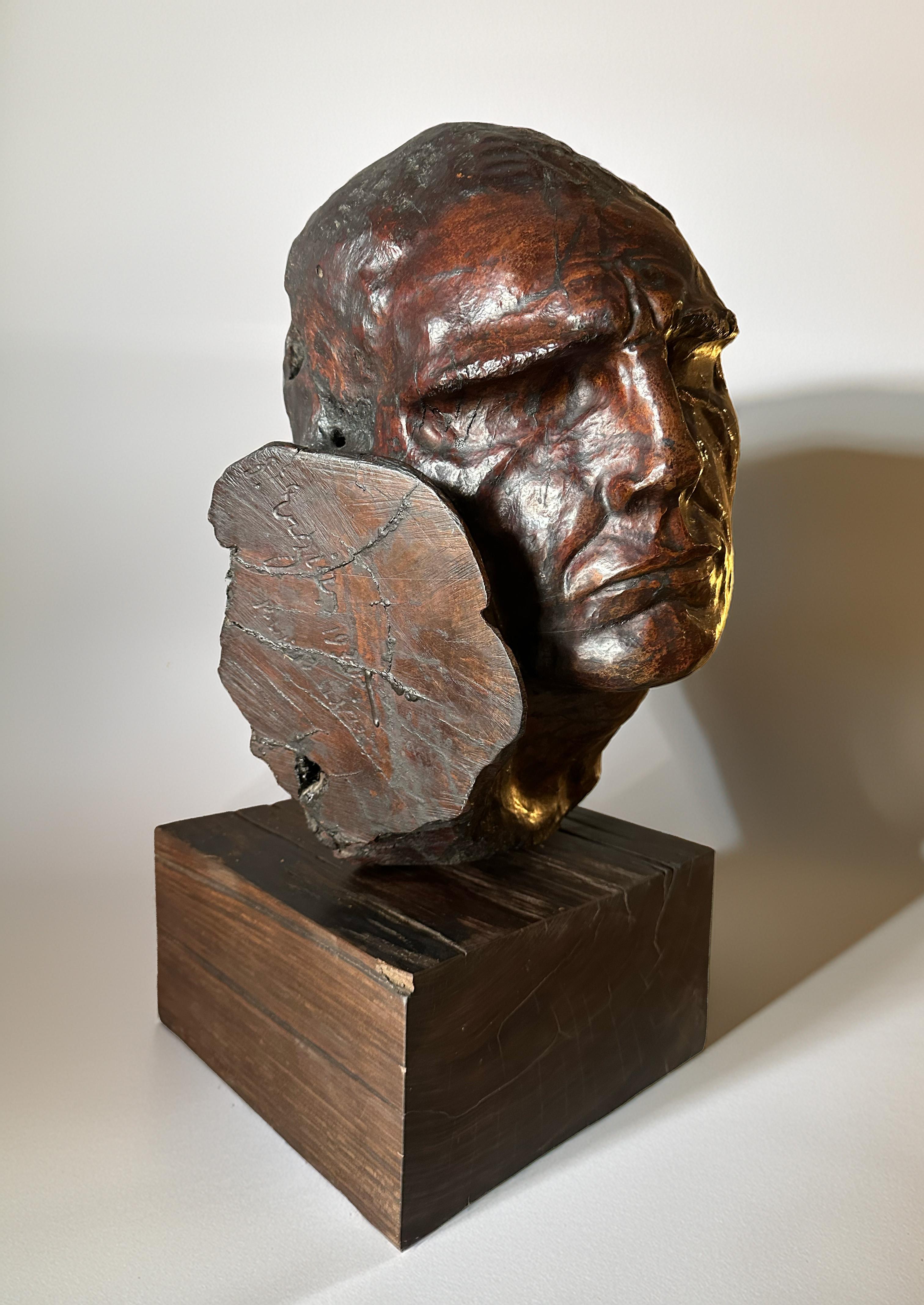 Inca, scultura in legno di quebracho dello scultore russo Stepan Erzia - Figurative Sculpture Marrone di Stepán Dmítrievich Erzia