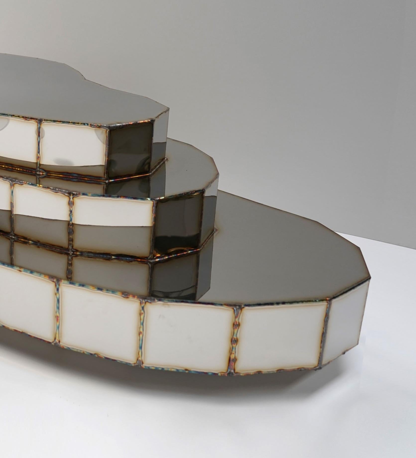 Mesa baja Steppe de acero inoxidable soldado pulido espejo de Julian Mayor Posmoderno en venta