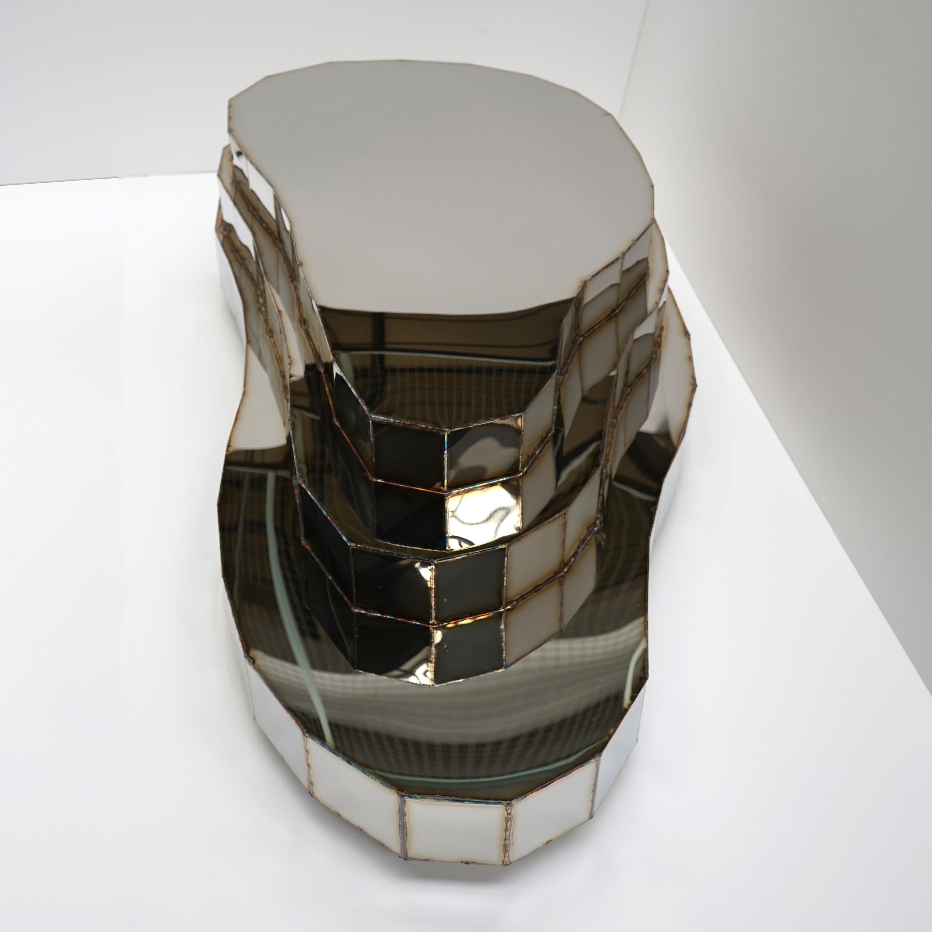 Mesa baja Steppe de acero inoxidable soldado pulido espejo de Julian Mayor Siglo XXI y contemporáneo en venta