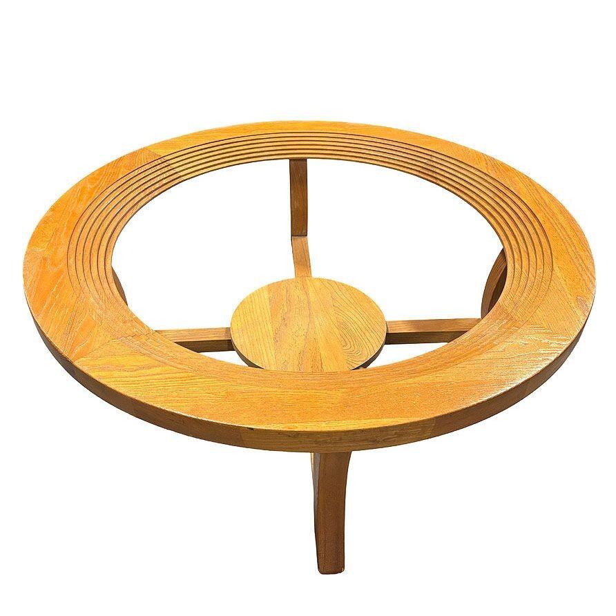 Table basse Art Déco avec centre étagé et plateau en verre. Fabriqué en chêne blond massif avec un plateau en verre intégré, conçu par Paul AT&T pour la société Brown & Saltman.

Paul Eleg, célèbre pour ses meubles 