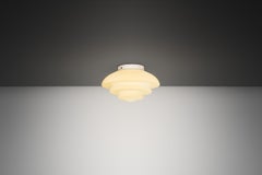 Monture encastrée en verre opale à gradins par Taito, Finlande, milieu du 20e siècle