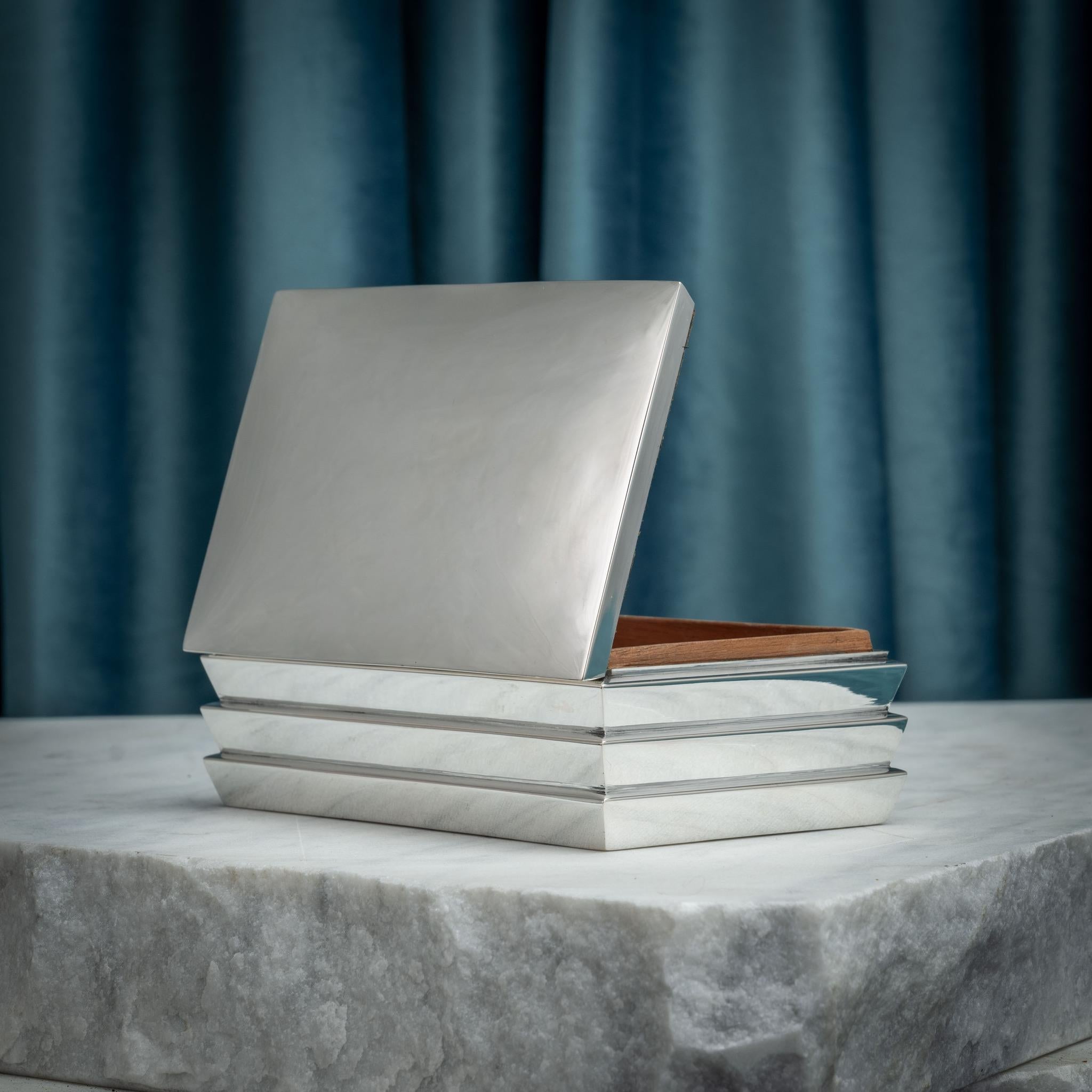 Allemand Boîte en argent à gradins, Circa 1930 en vente