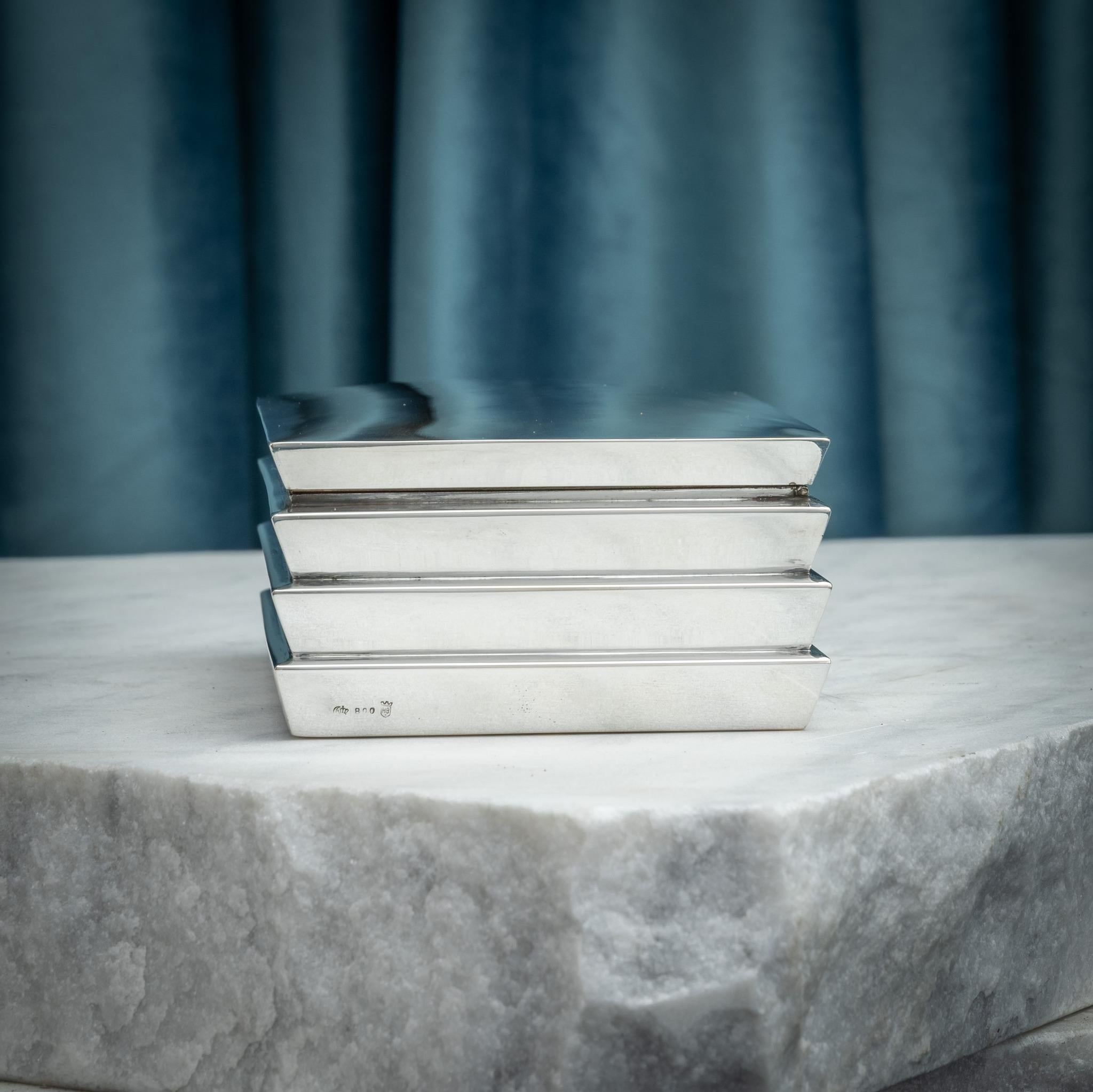 Boîte en argent à gradins, Circa 1930 Bon état - En vente à London, GB