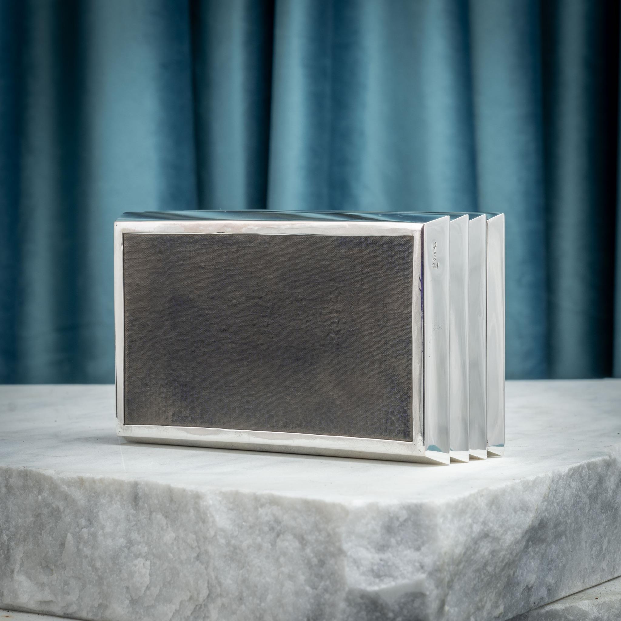 Boîte en argent à gradins, Circa 1930 en vente 1