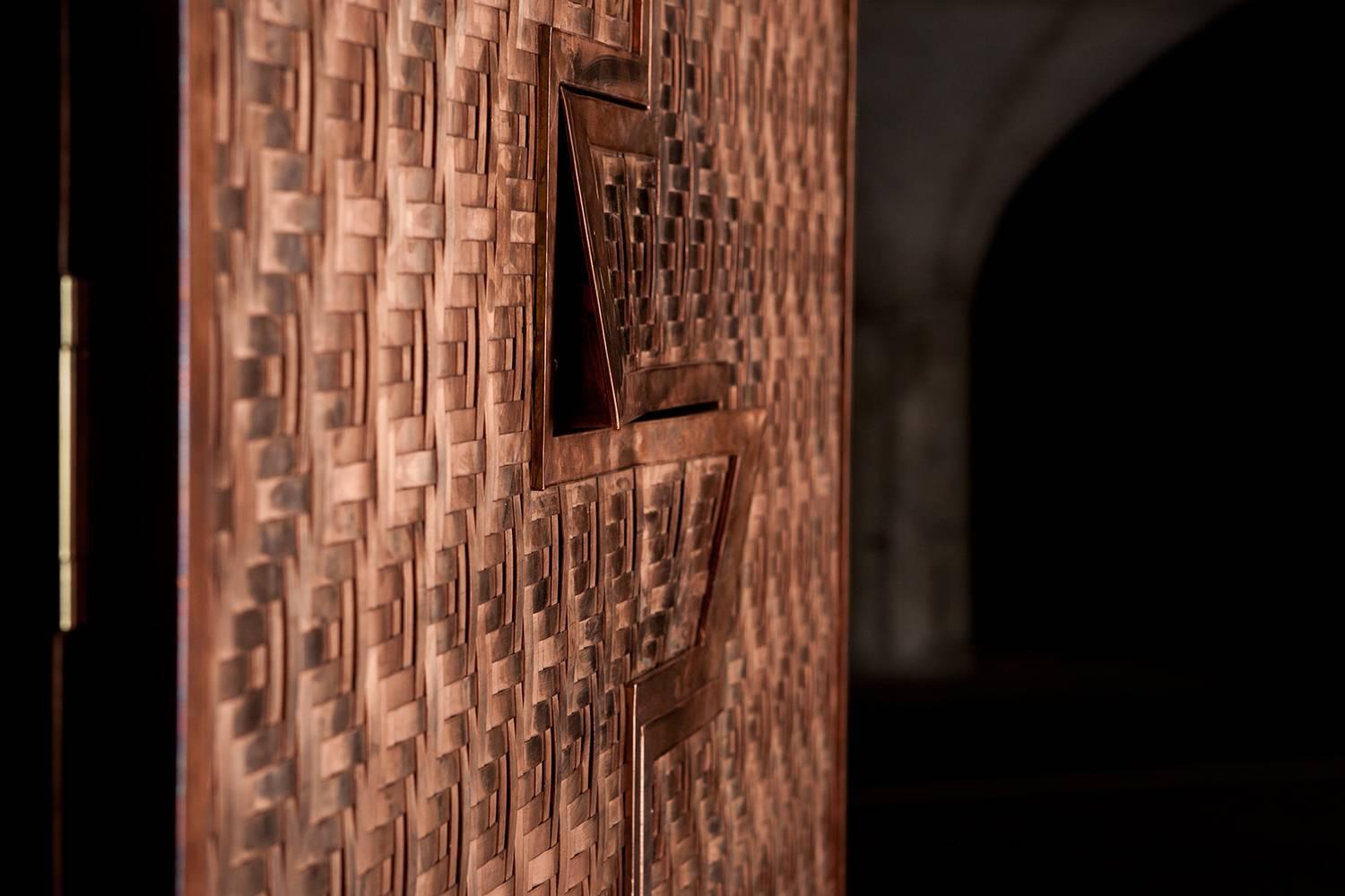 Michael Gittings Studio.
Steppes armoire
Blackened timber frame with copper
exterior and woven copper doors
100 cm 180 cm 55 cm
Edition of 3.

Michael Gittings
Melbourne based designer Michael Gittings aims to
challenge pre-conceptions