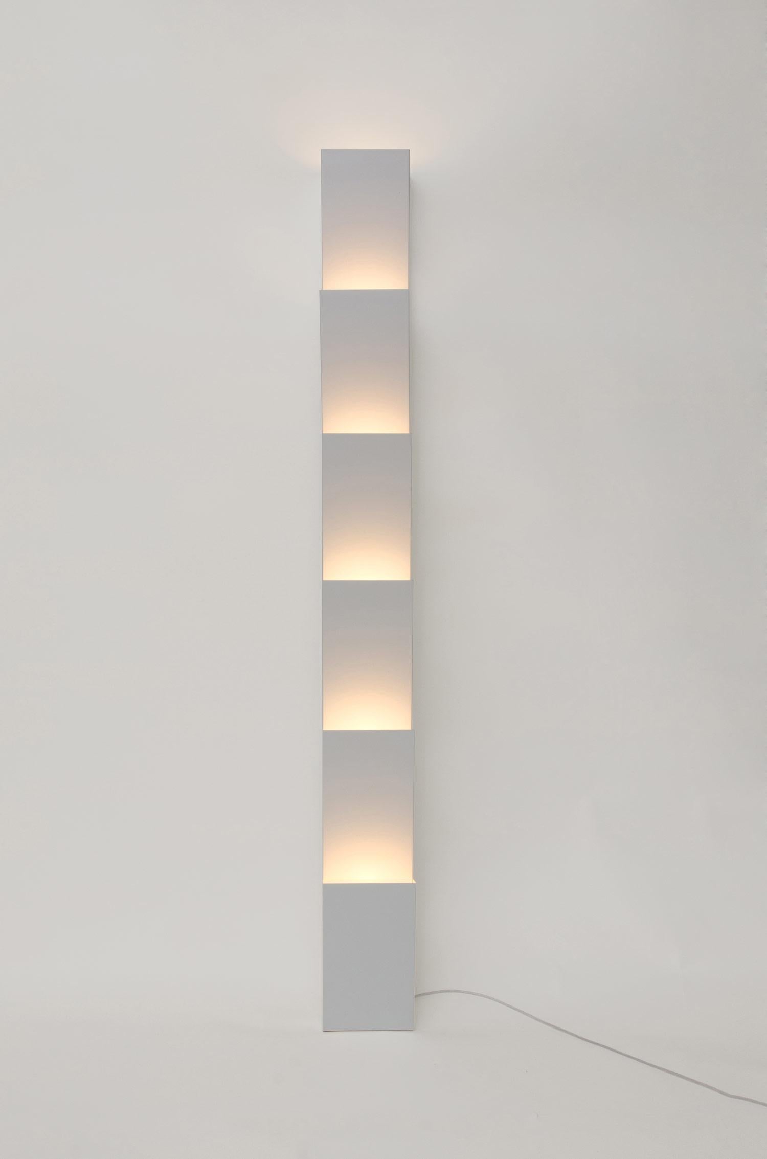Lámpara de pie Steps de Atelier Areti Posmoderno en venta