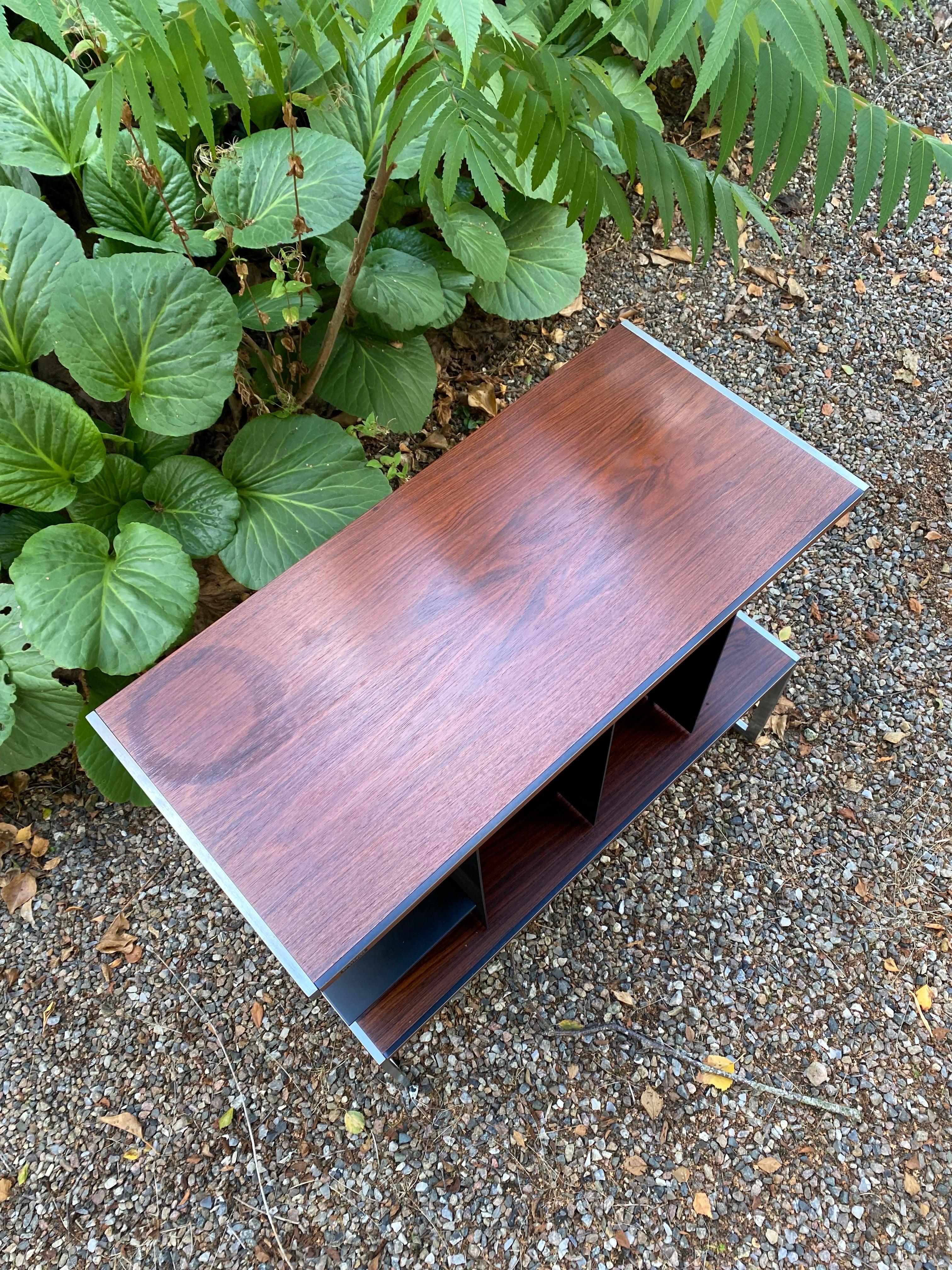 Danois Meuble de rangement stéréo conçu par Jacob Jensen pour Bang and Olufsen