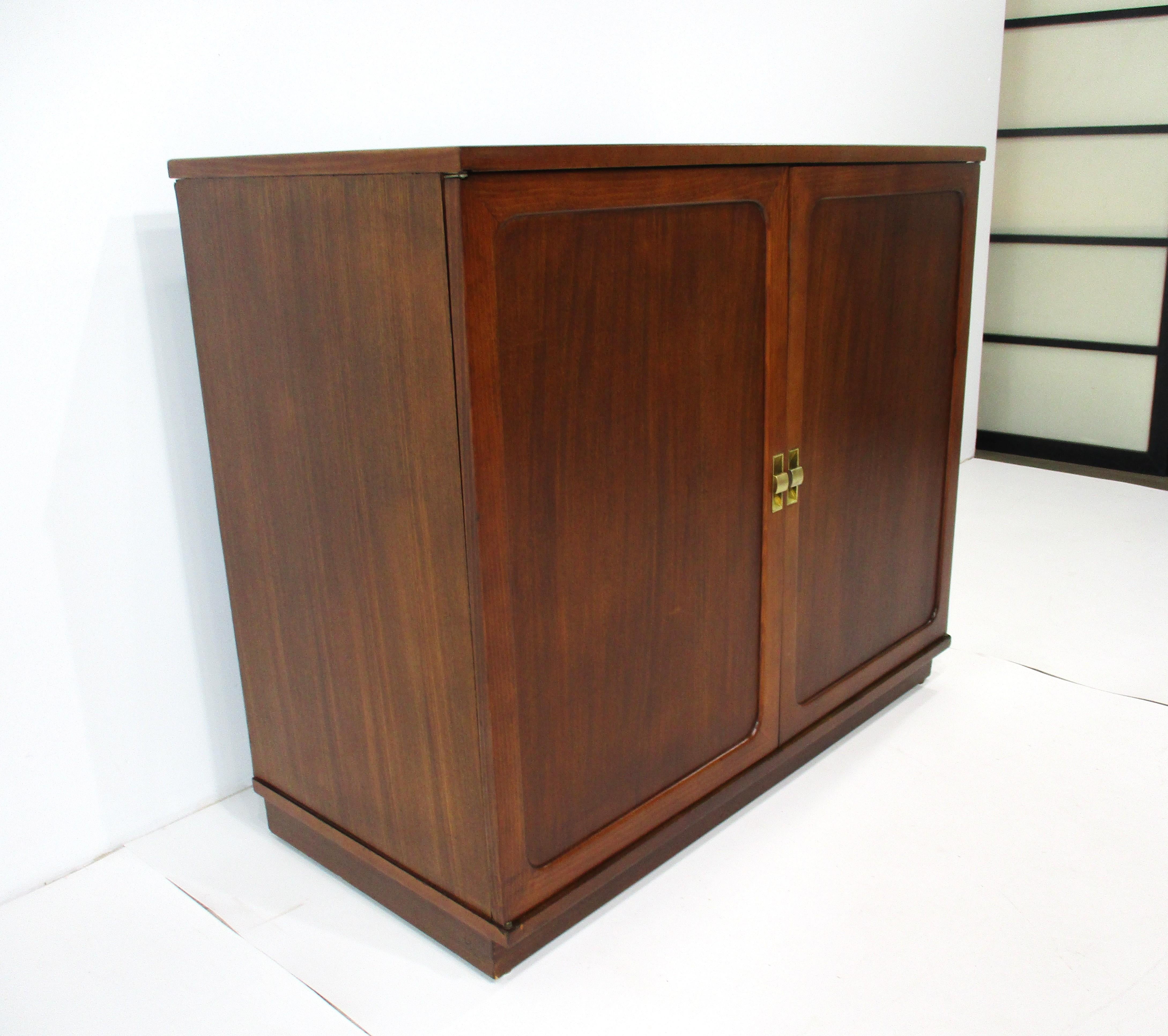Mid-Century moderno Mobile per dischi stereo di Edward Wormley / Drexel in vendita