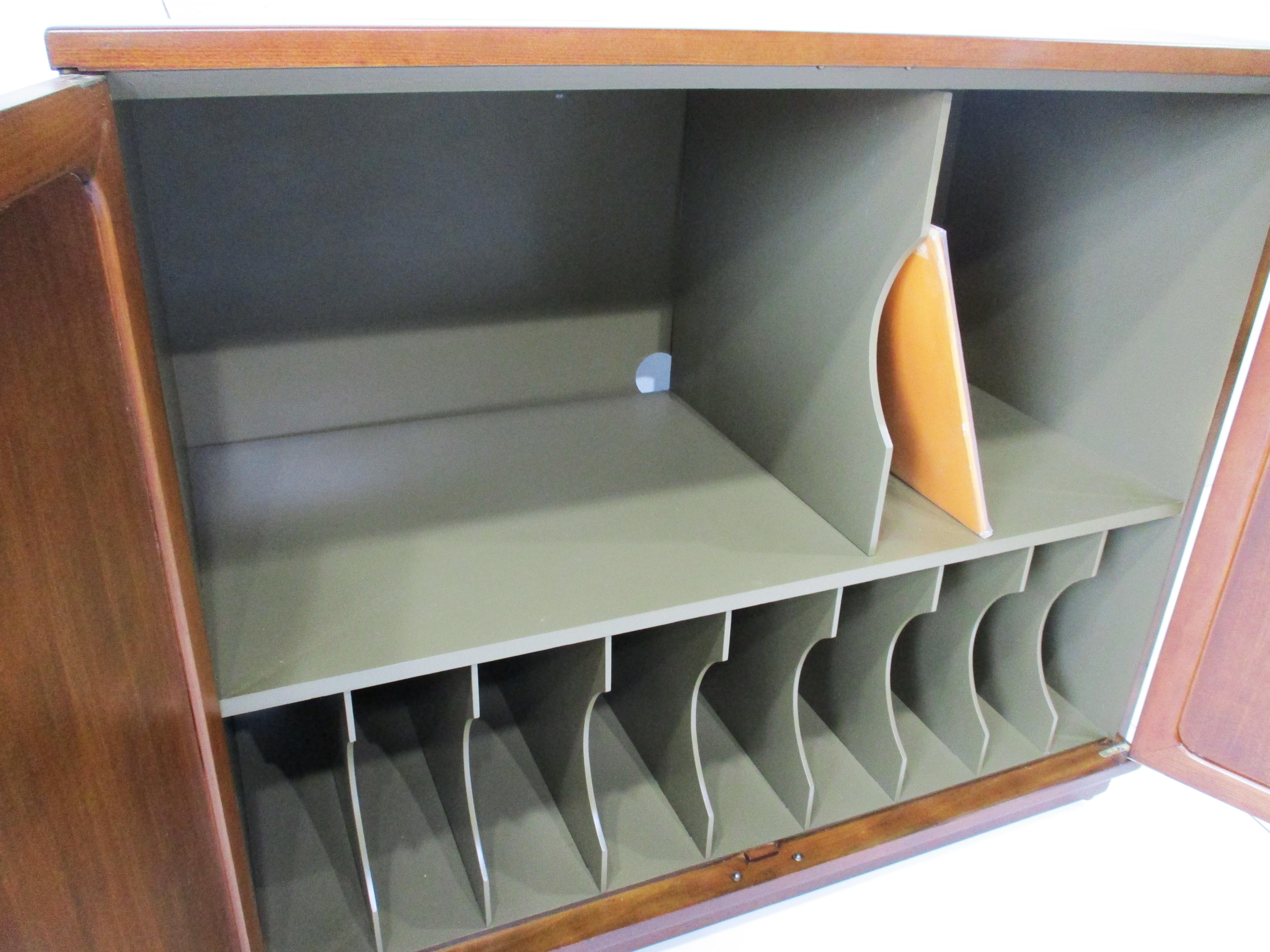 Ottone Mobile per dischi stereo di Edward Wormley / Drexel in vendita