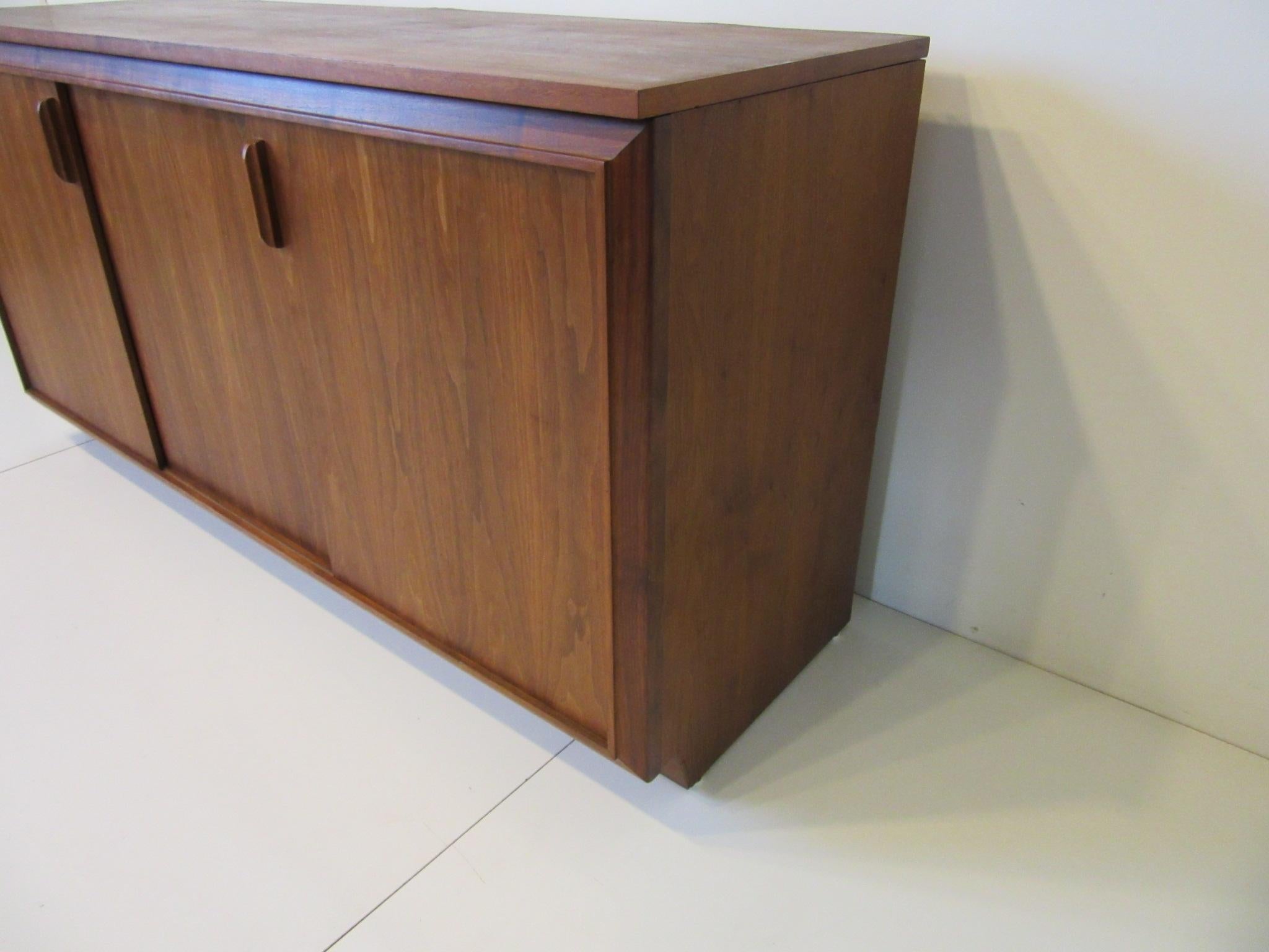 barzilay stereo cabinet