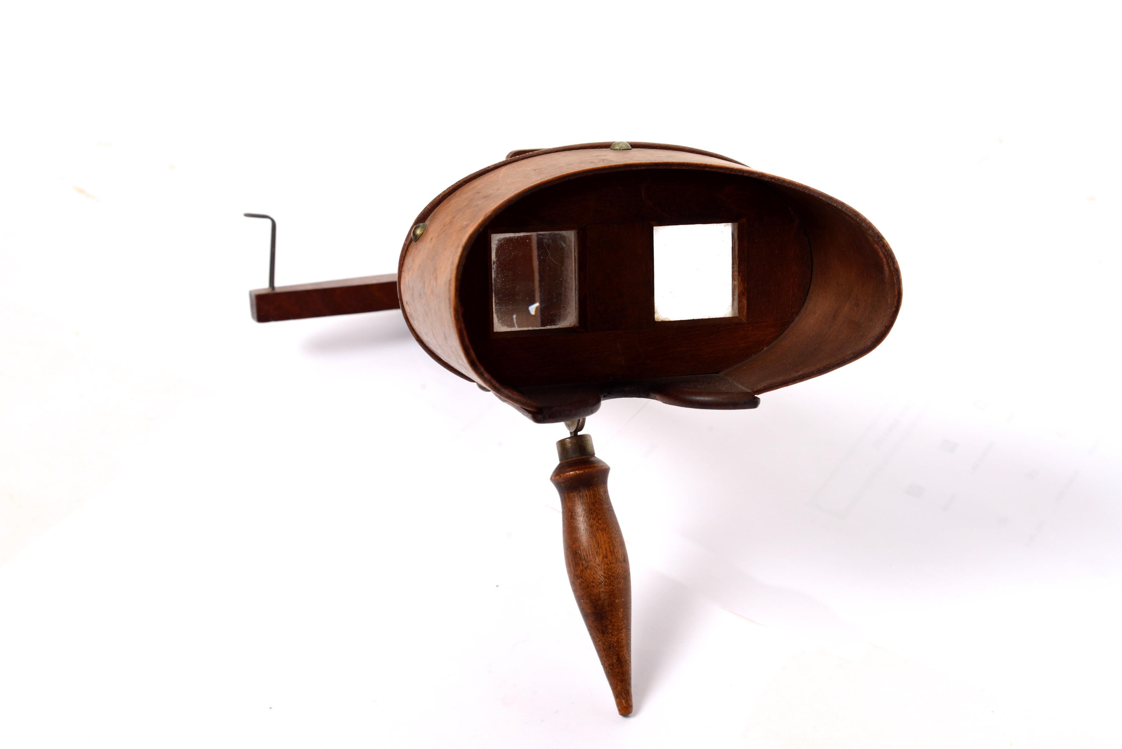 Stereoscope 3D viewfinder stereo card viewer by M.G. White Co., North Bennington VT, signed and dated, August 1904. In 1861 Oliver Wendell Holmes created and deliberately did not patent a handheld, streamlined, much more economical viewer than had