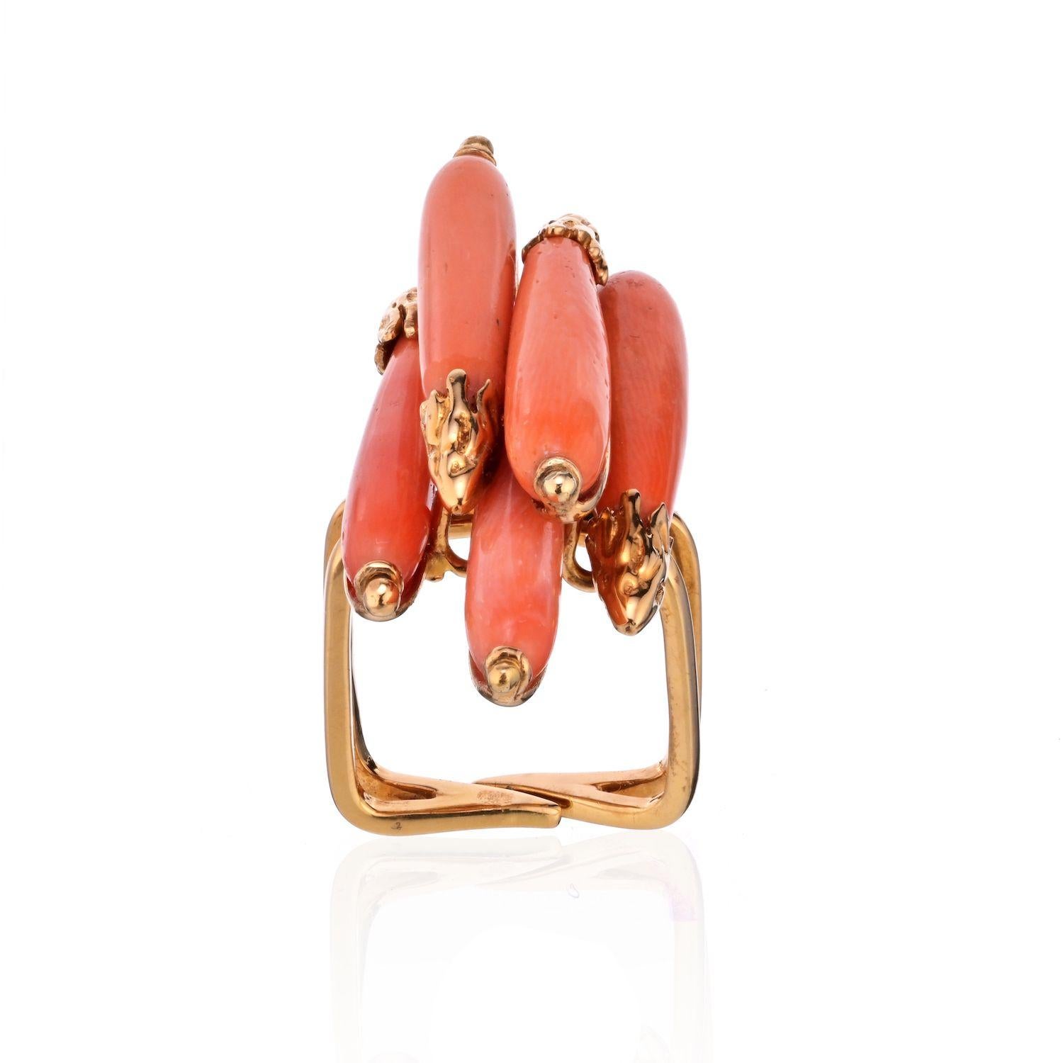 Sterle 18K Yellow Gold Elongated Multi Coral Estate Ring In Good Condition For Sale In New York, NY