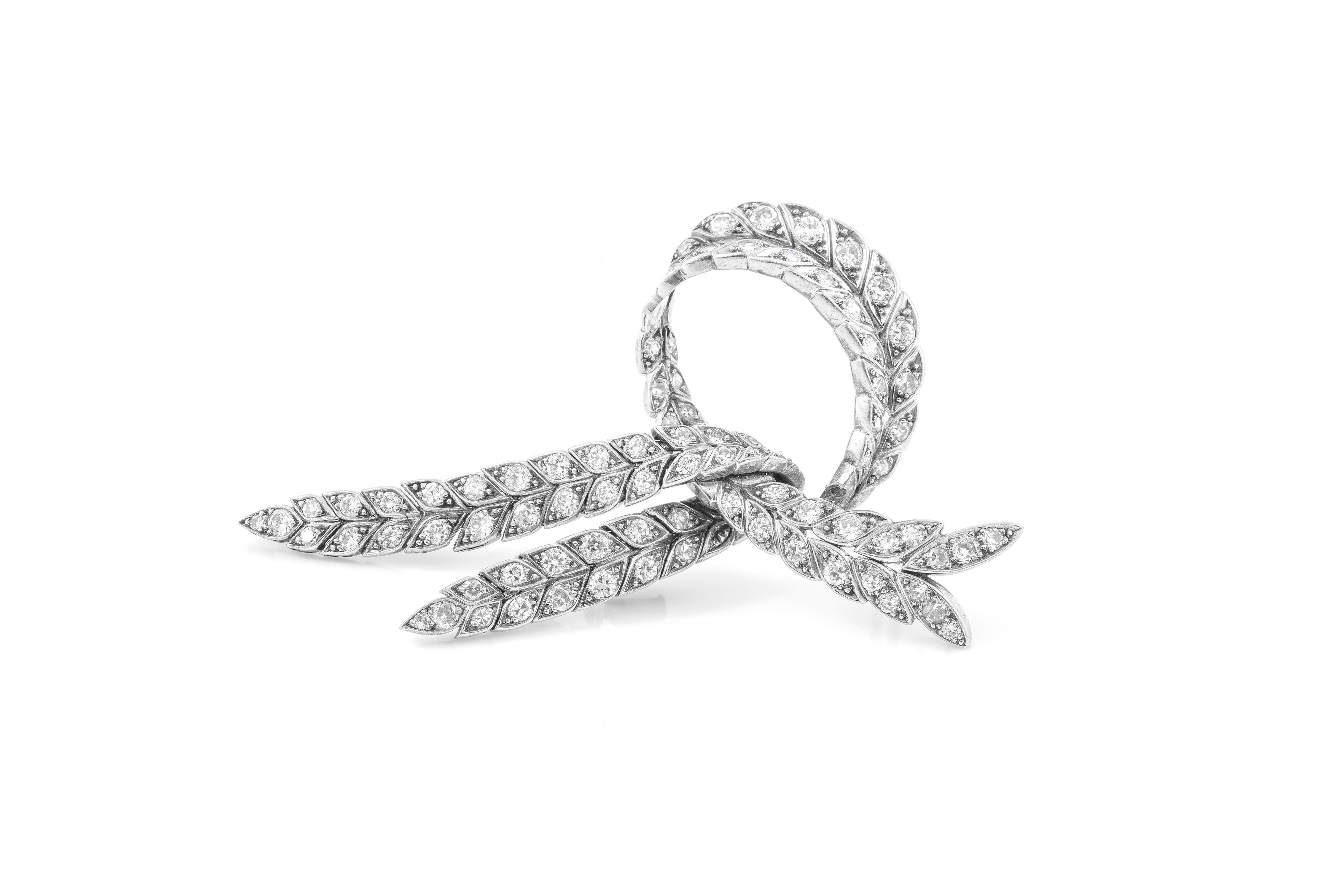 Fein gearbeitet aus 18 Karat Weißgold mit Diamanten im Rundschliff mit einem Gesamtgewicht von etwa 8,50 Karat.
Unterzeichnet von Sterle