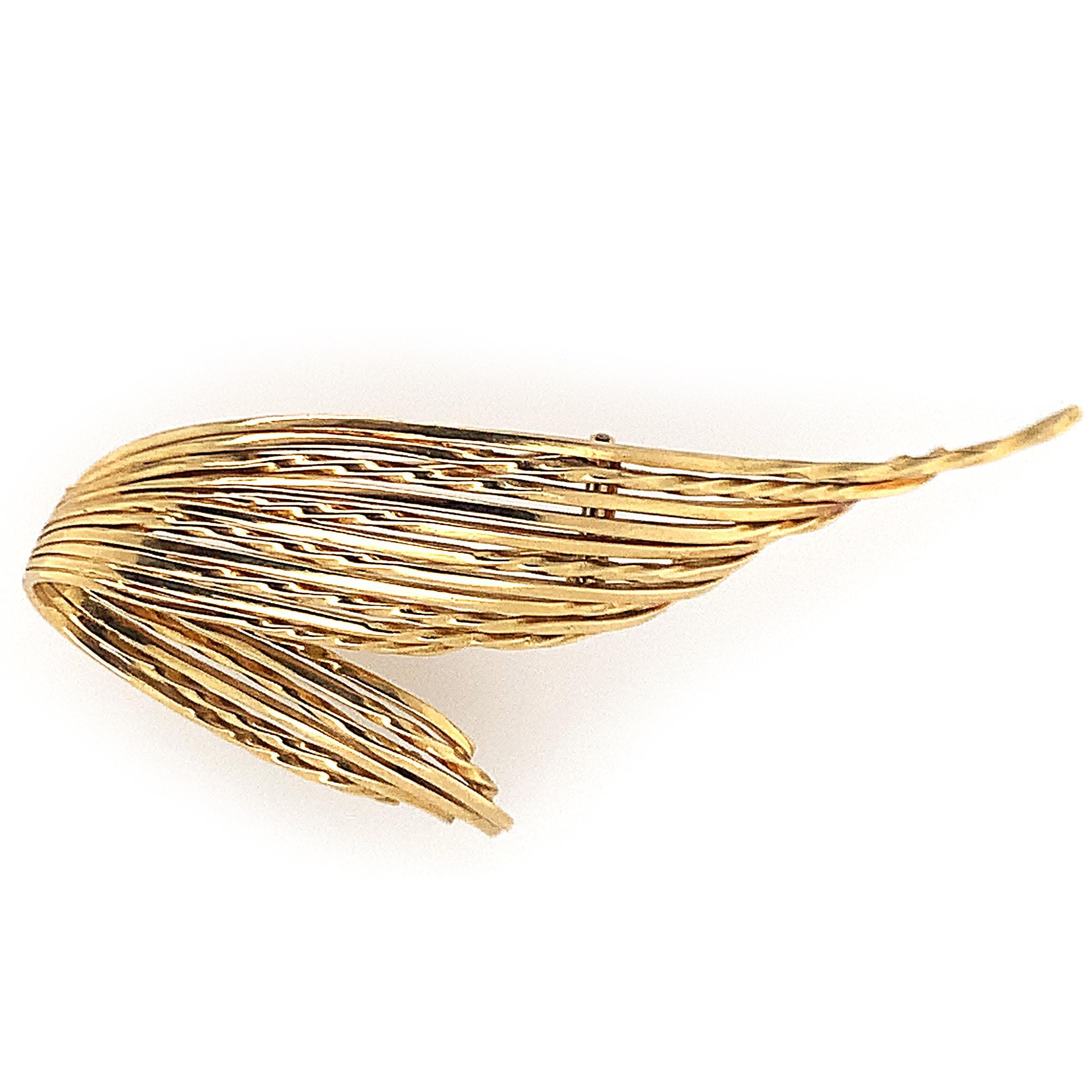 Sterle Gold Pin In Excellent Condition For Sale In New York, NY