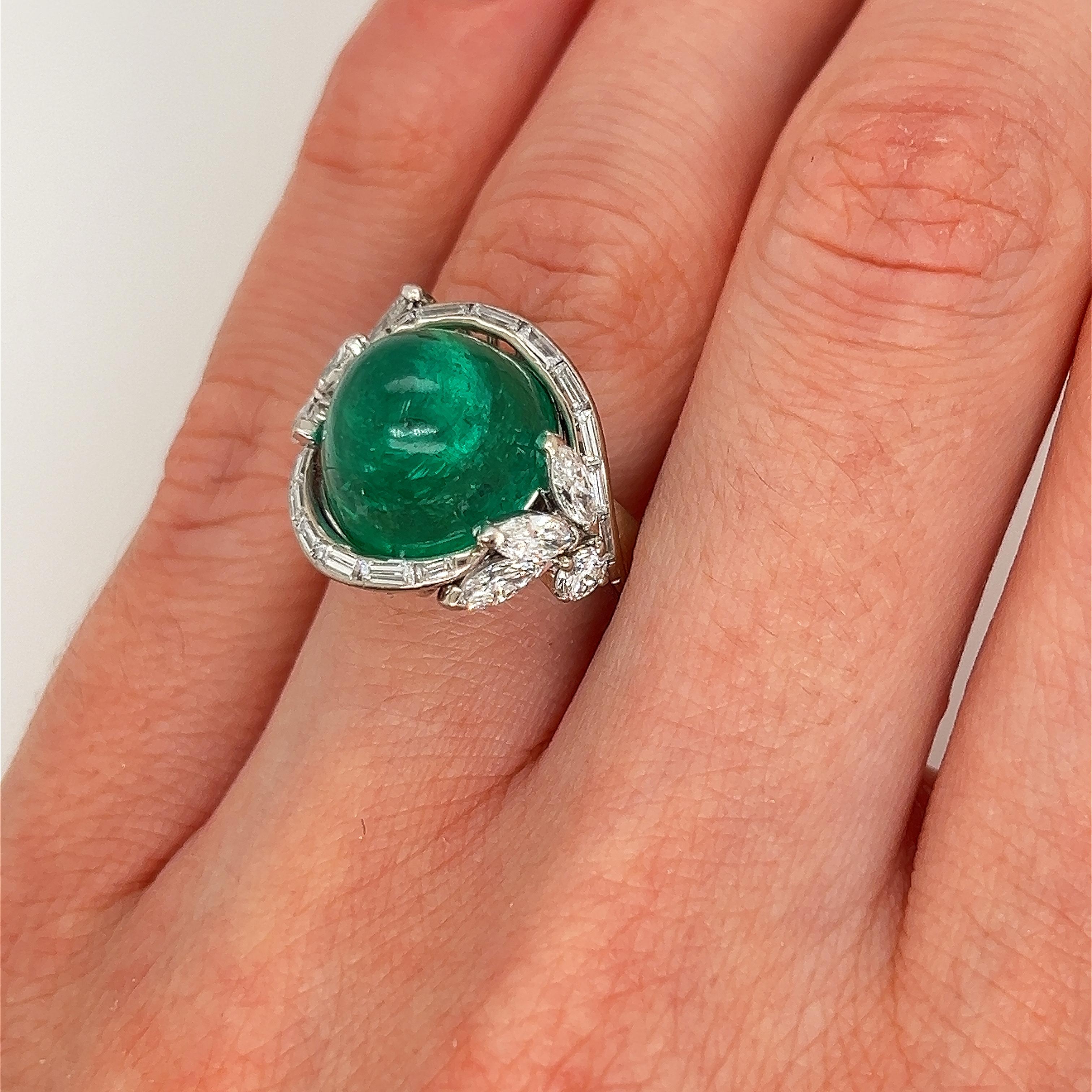 Sugarloaf Cabochon Sterlé Paris 1950s Natural Columbian Emerald & Diamond Ring For Sale