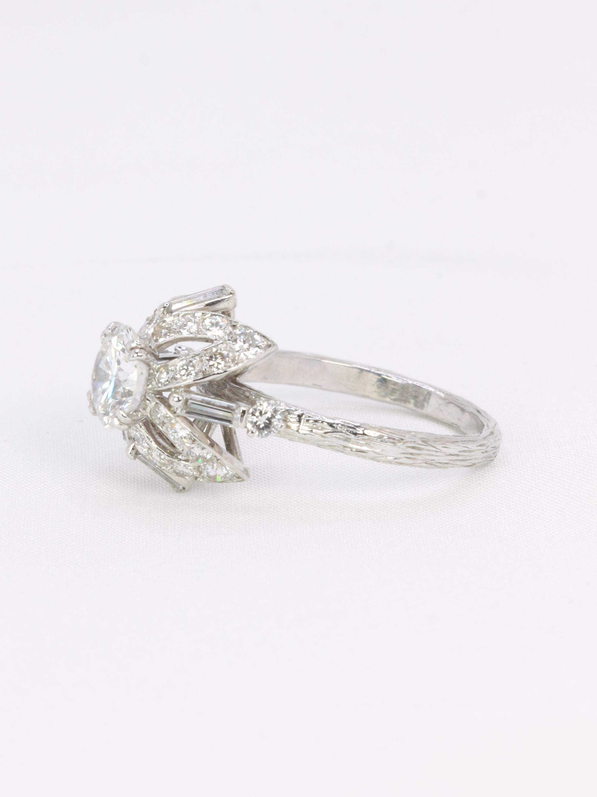 Donna STERLE Anello solitario con diamante rotondo da 1,11 carati in platino in vendita