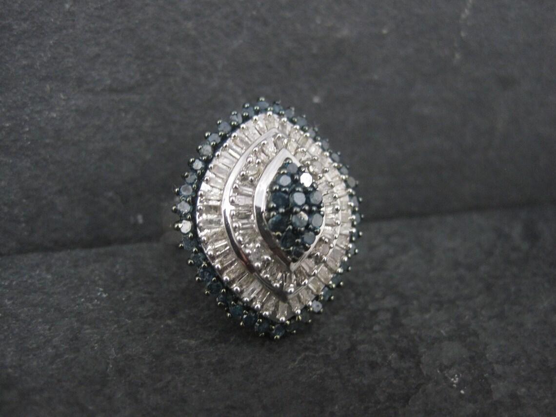 2 Karat Blauer und weißer Diamantring aus Sterlingsilber Größe 7 (Zeitgenössisch)