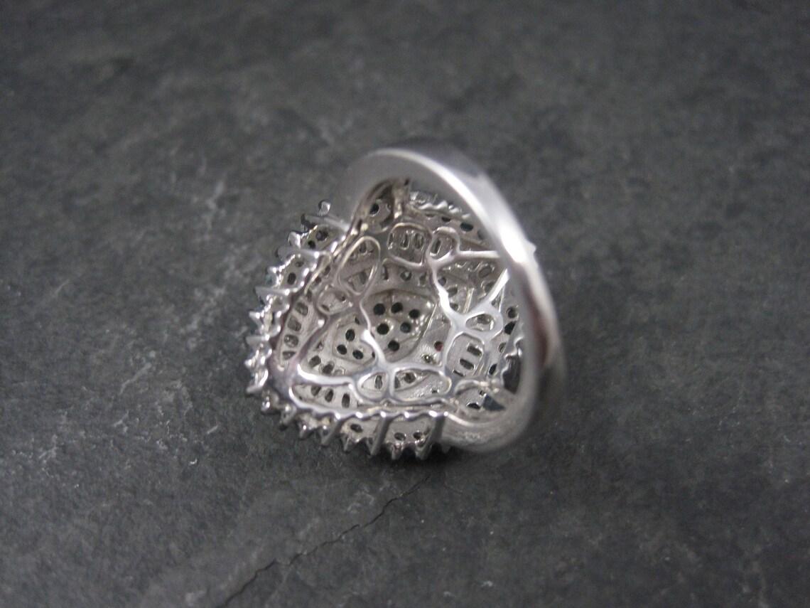 2 Karat Blauer und weißer Diamantring aus Sterlingsilber Größe 7 1